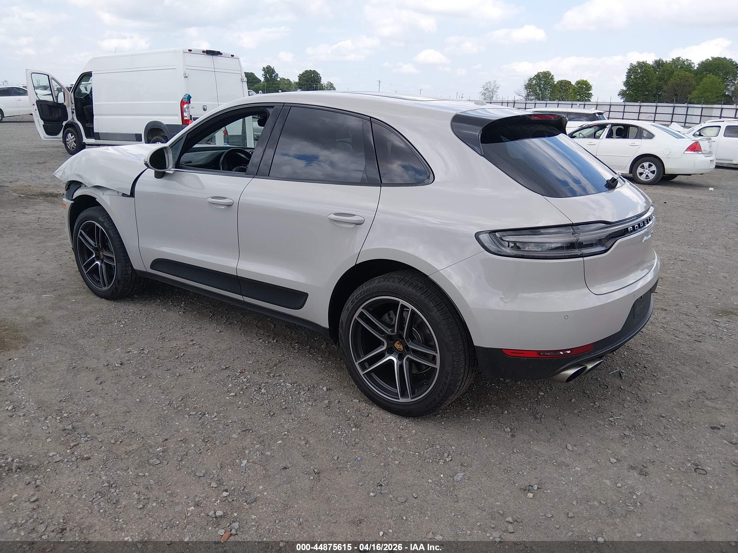 PORSCHE MACAN image 3