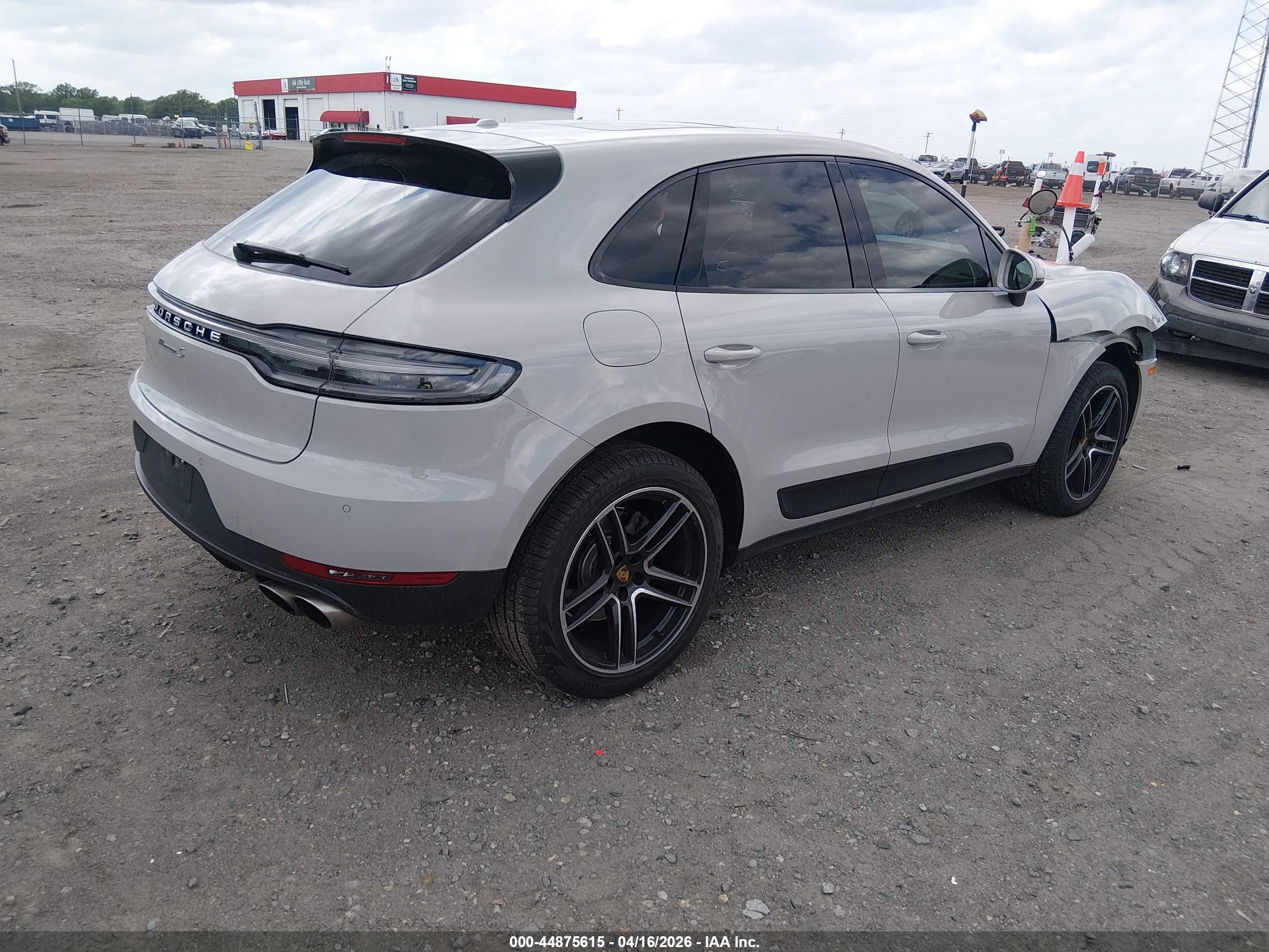 PORSCHE MACAN image 4