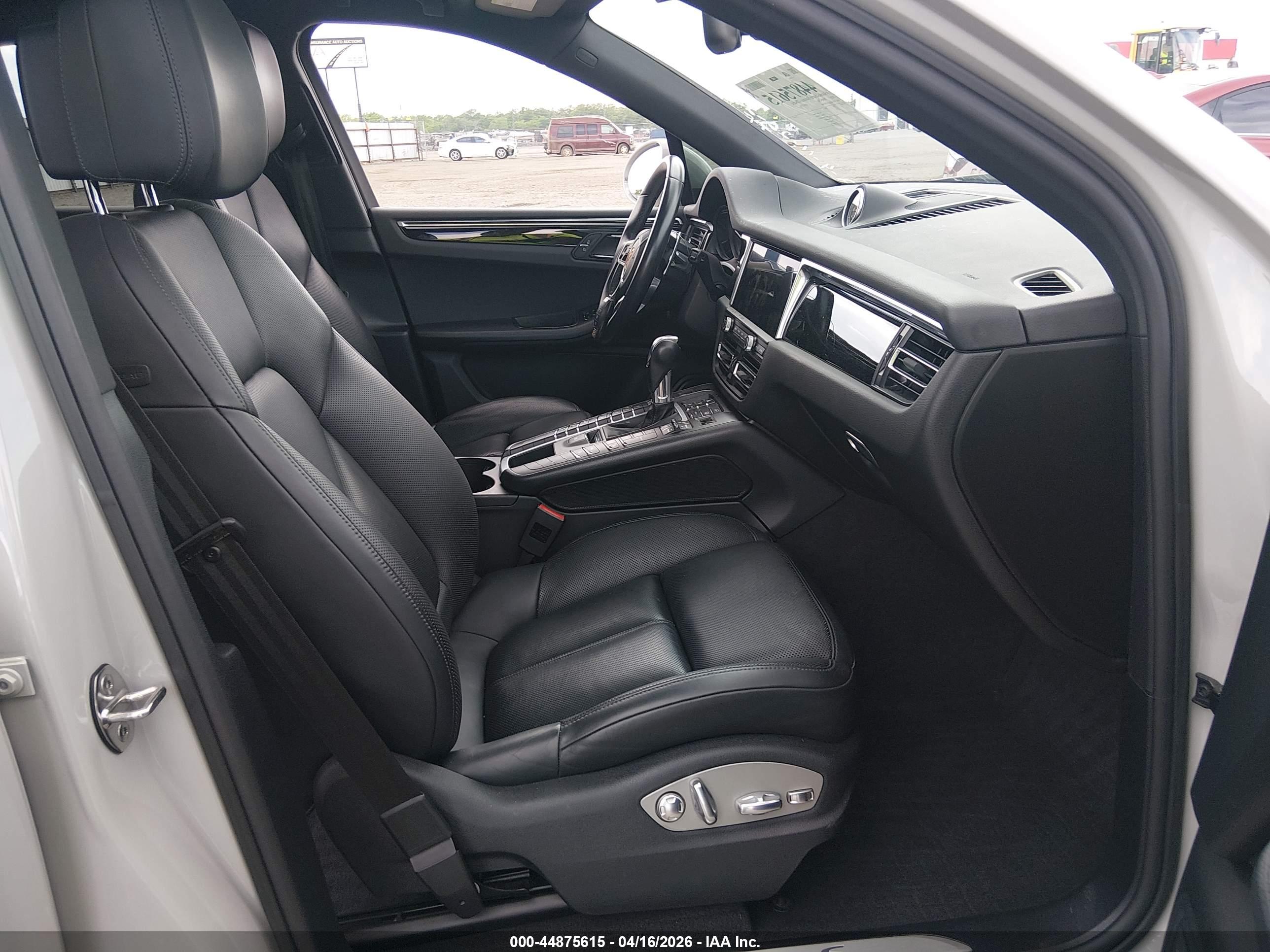 PORSCHE MACAN image 5