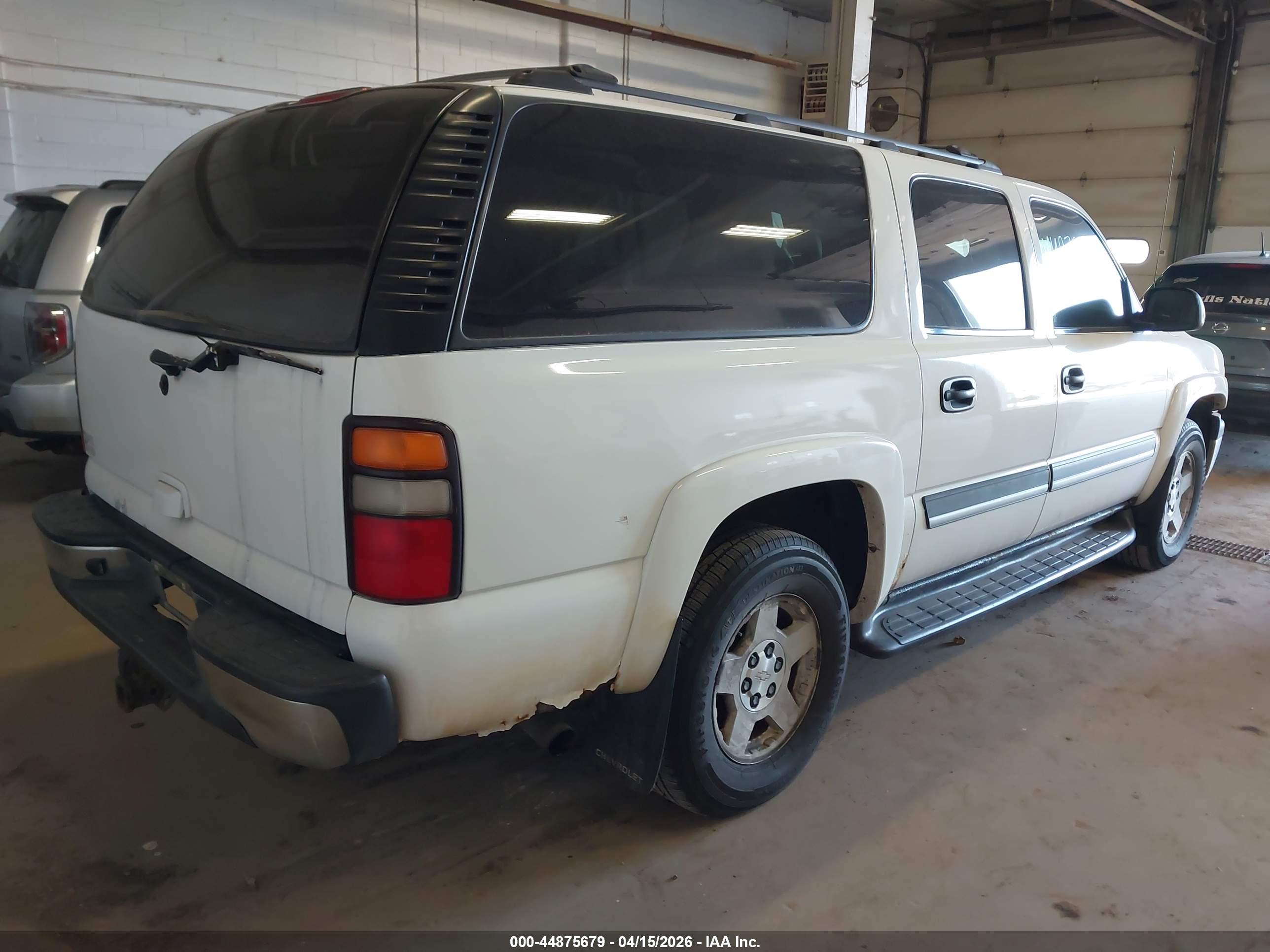 CHEVROLET SUBURBAN image 4