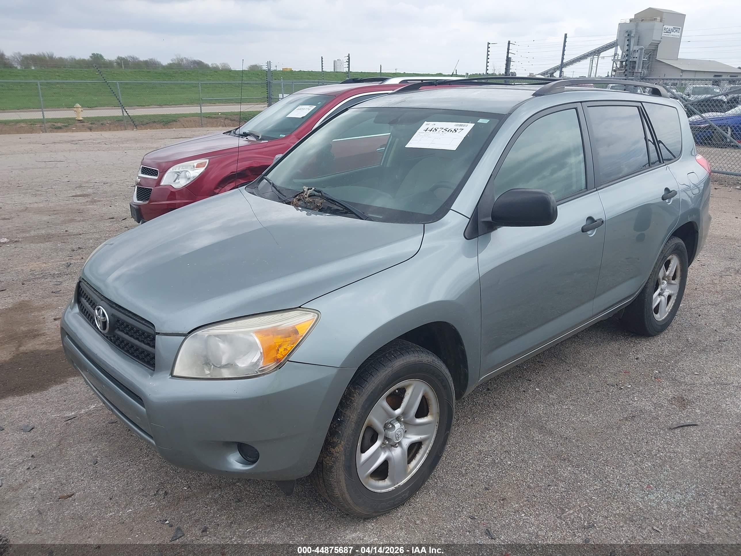 TOYOTA RAV4 image 2