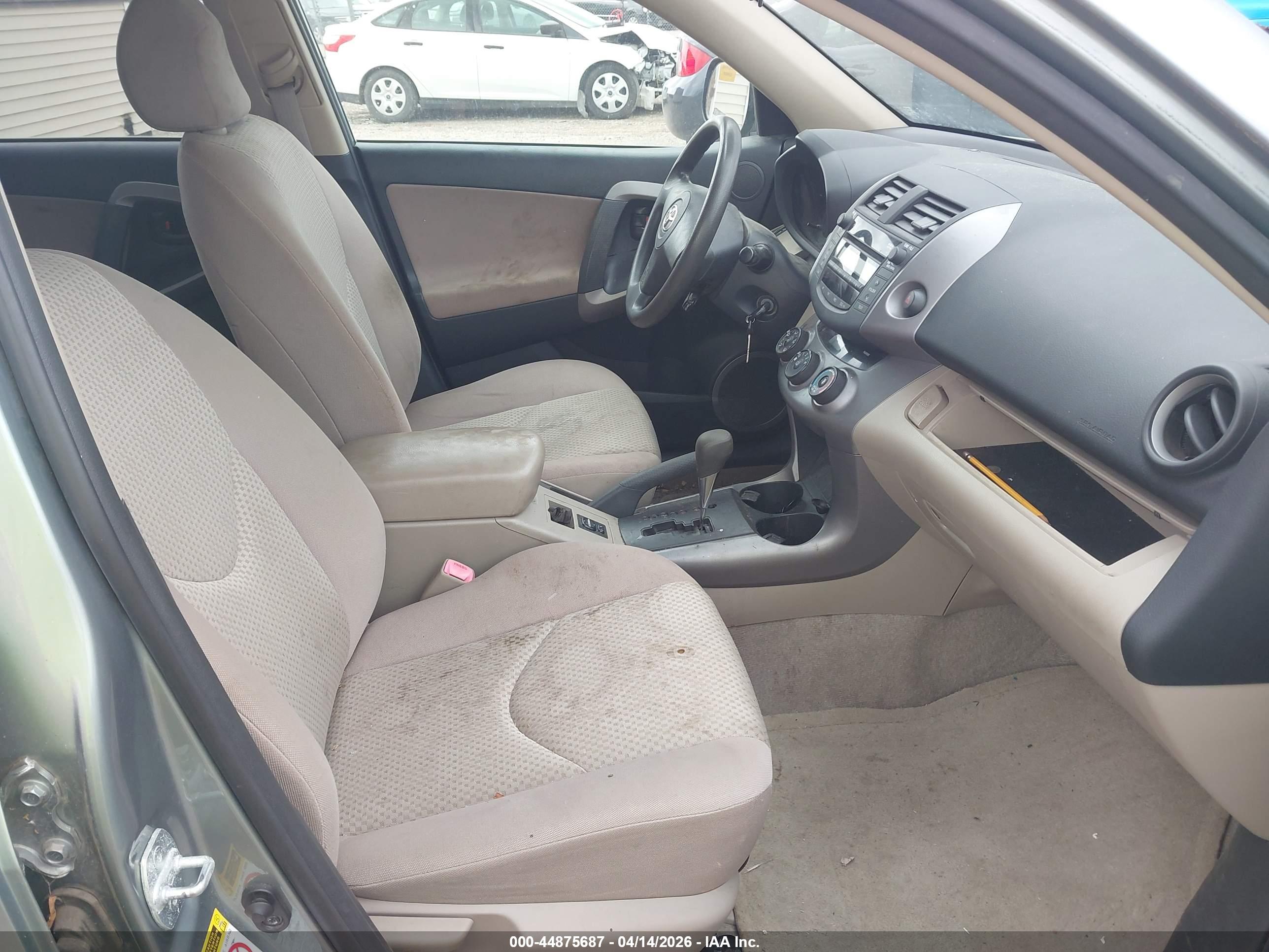 TOYOTA RAV4 image 5