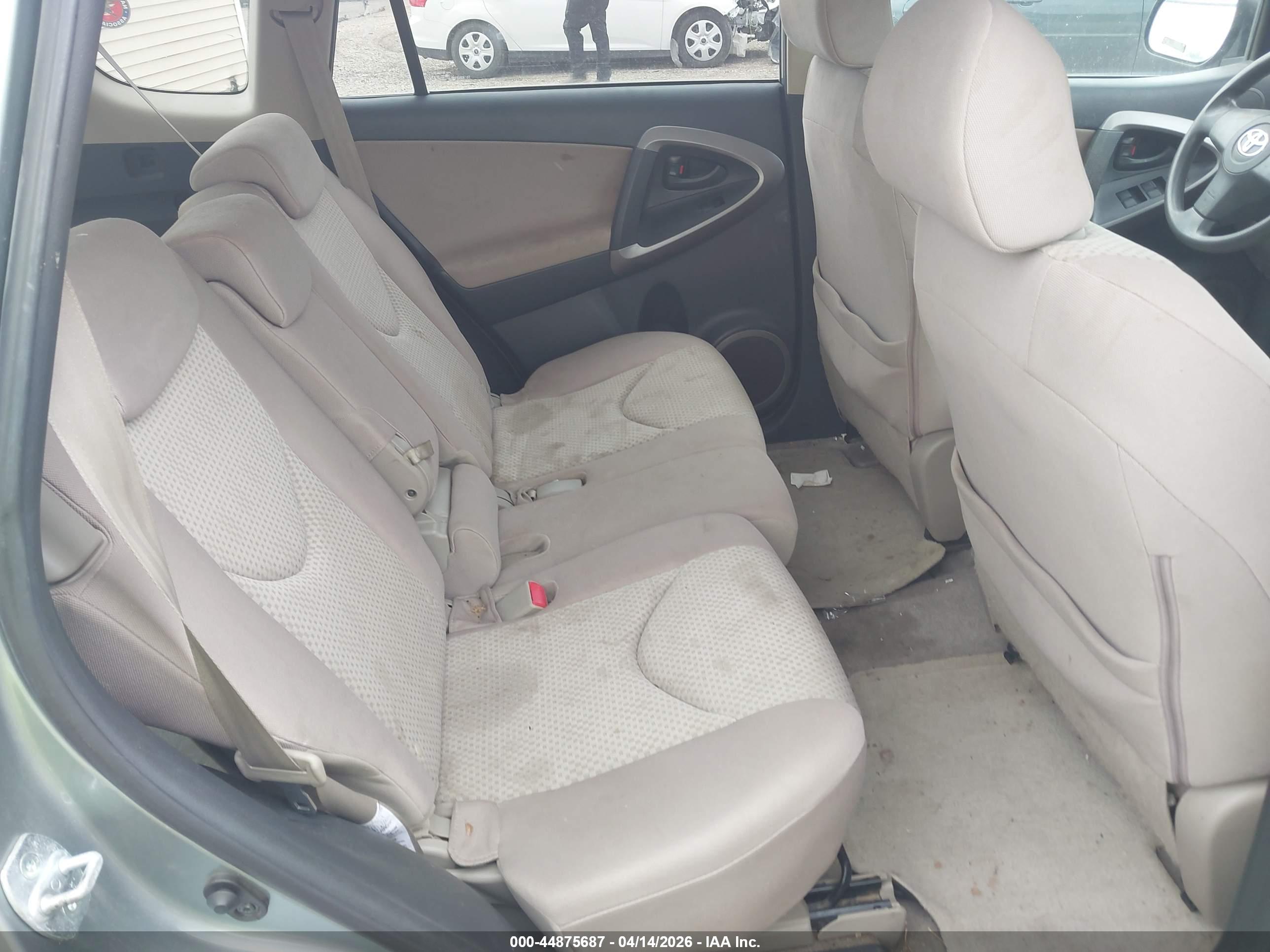 TOYOTA RAV4 image 8
