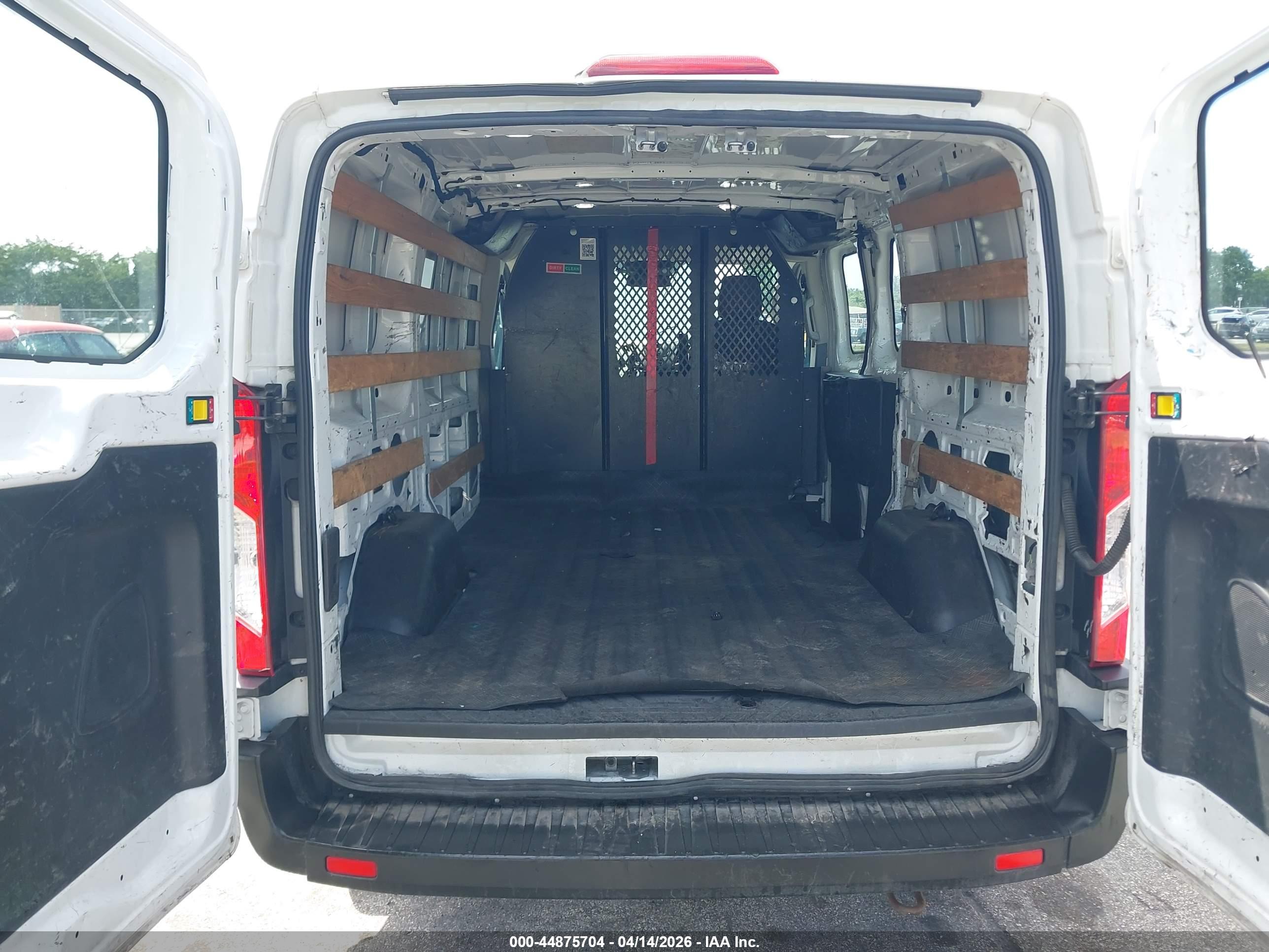 FORD TRANSIT-250 image 8