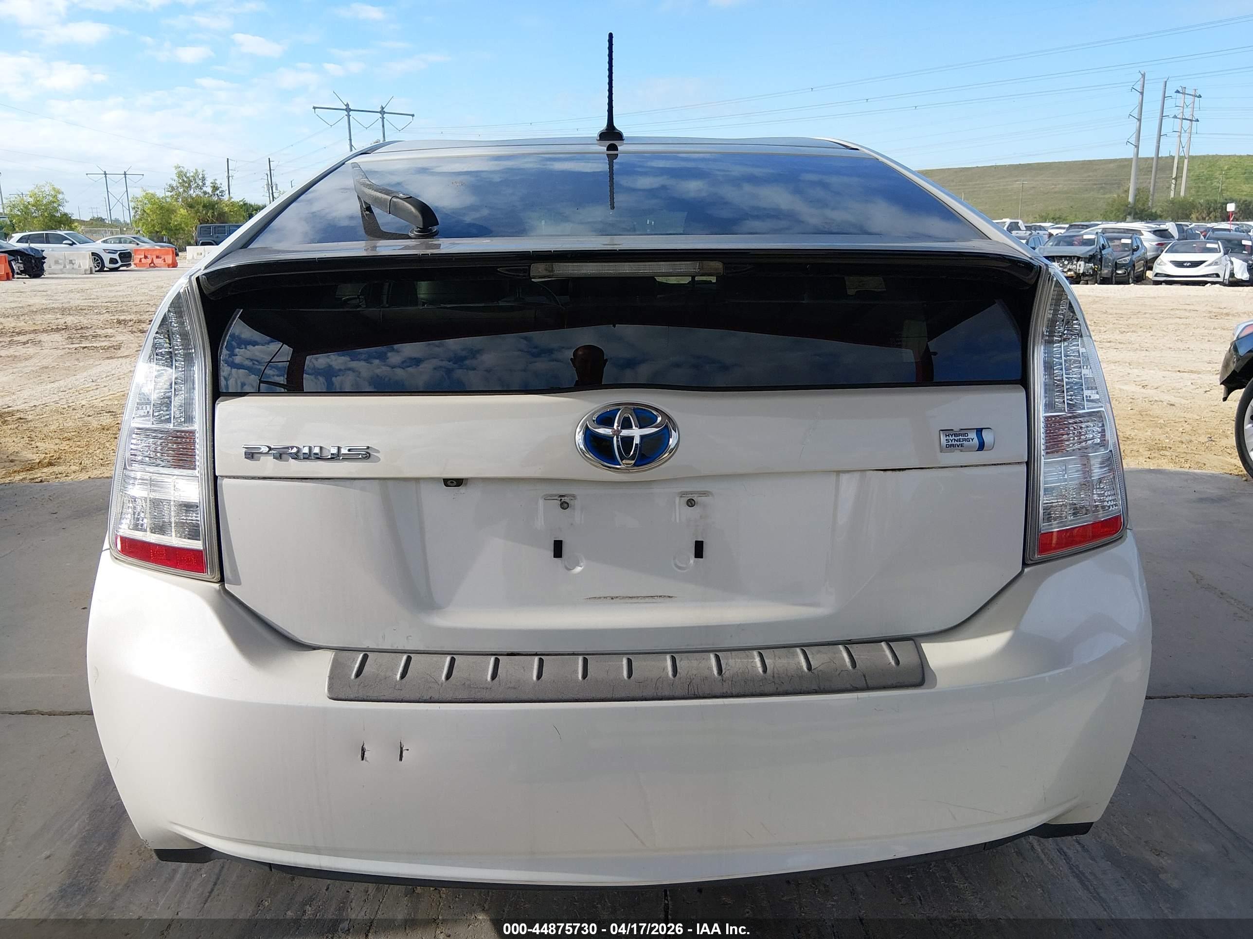 TOYOTA PRIUS image 6