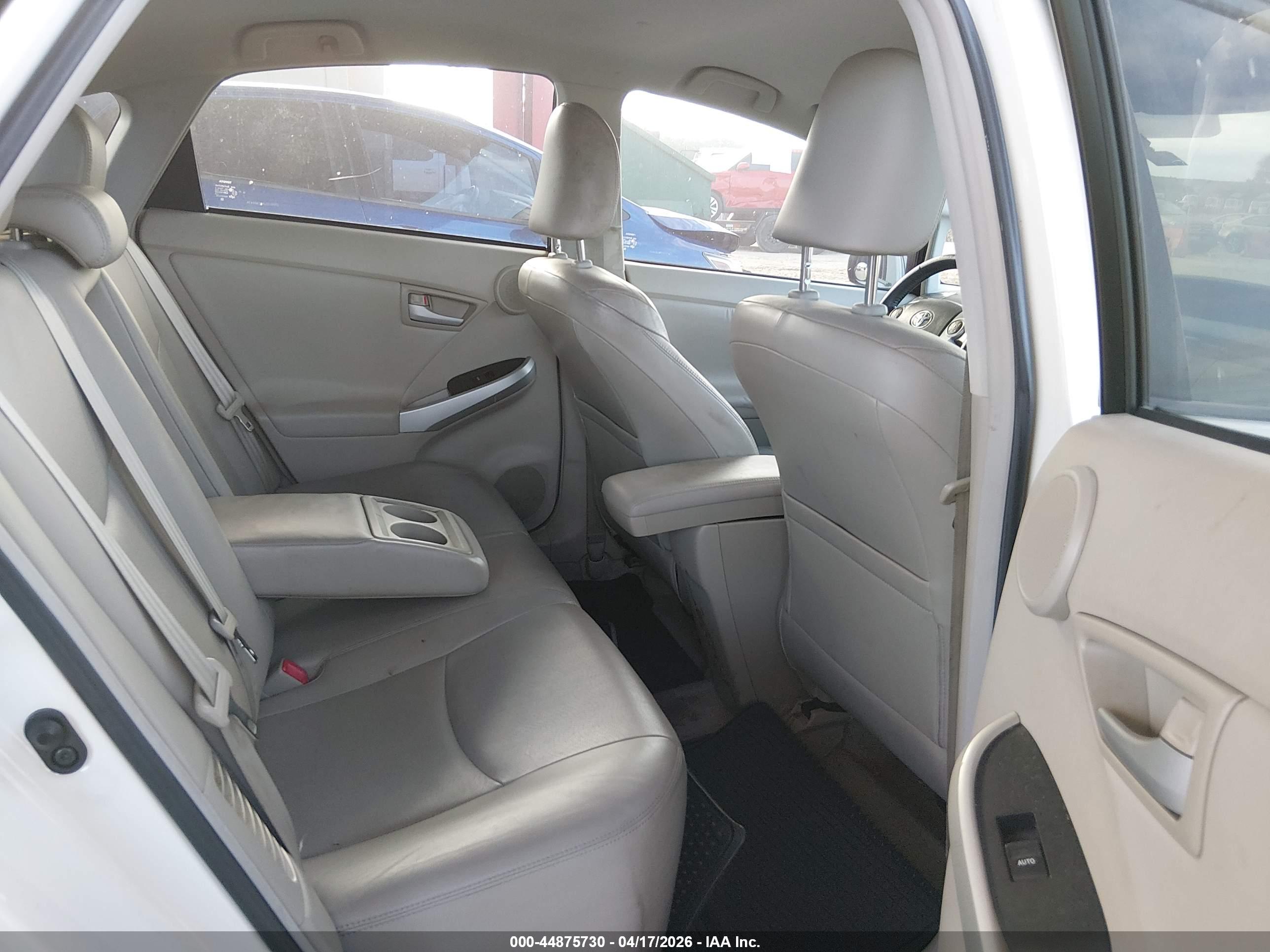 TOYOTA PRIUS image 8