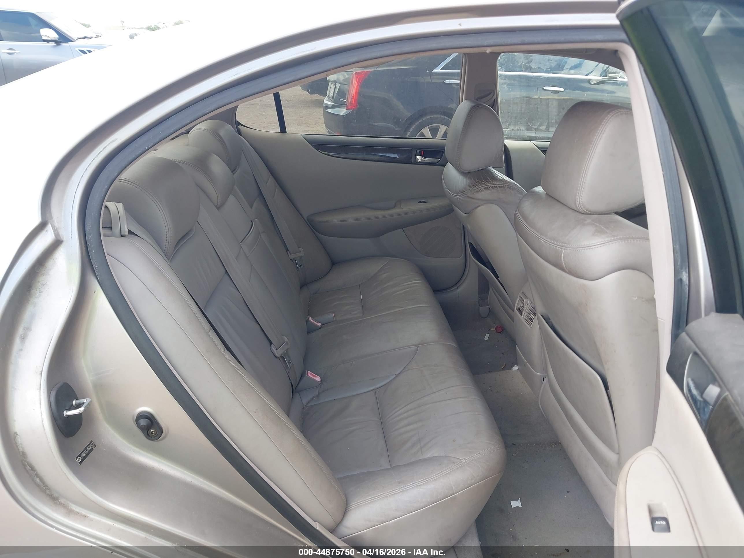 LEXUS ES image 8