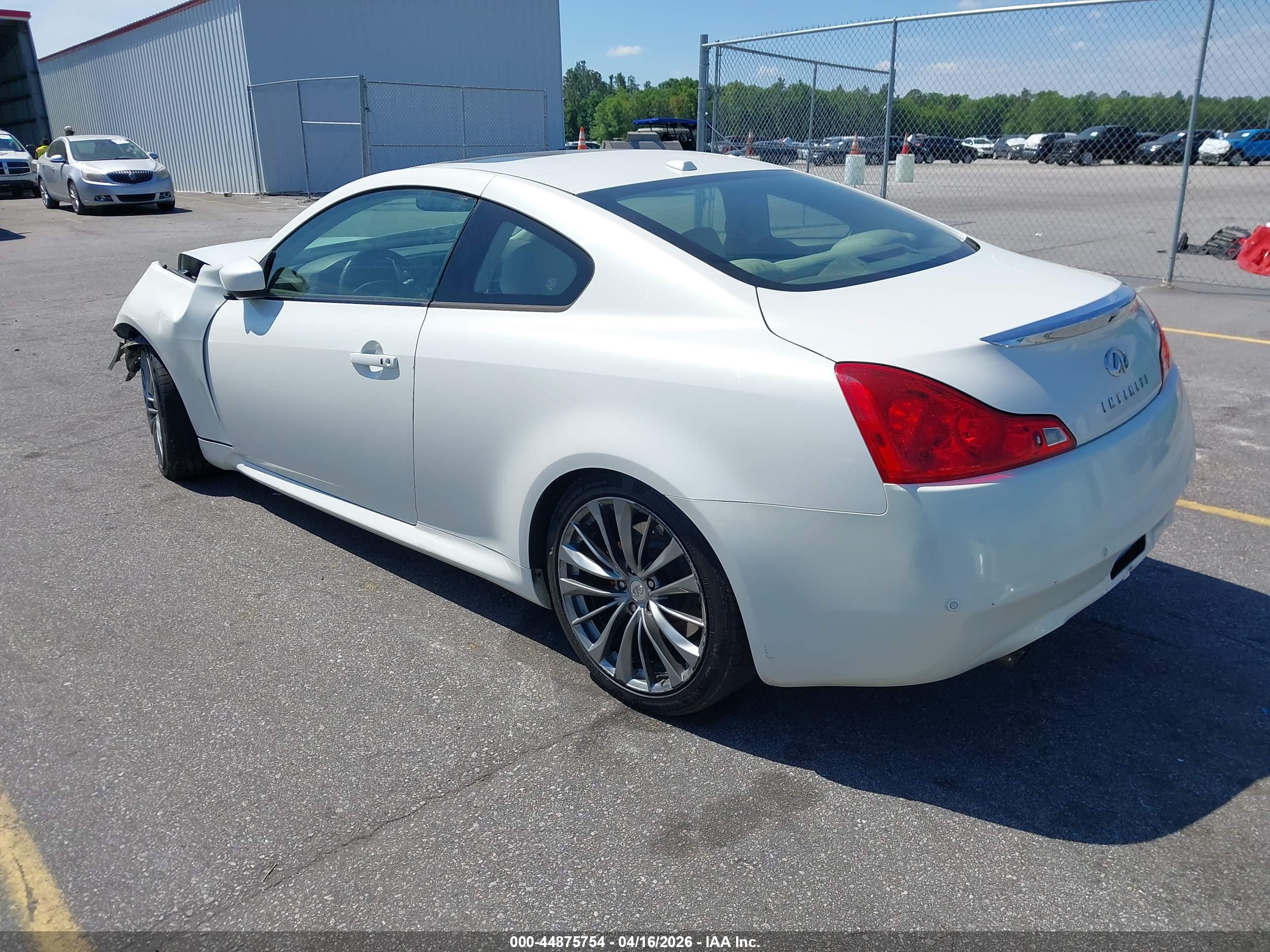 INFINITI G37 image 3