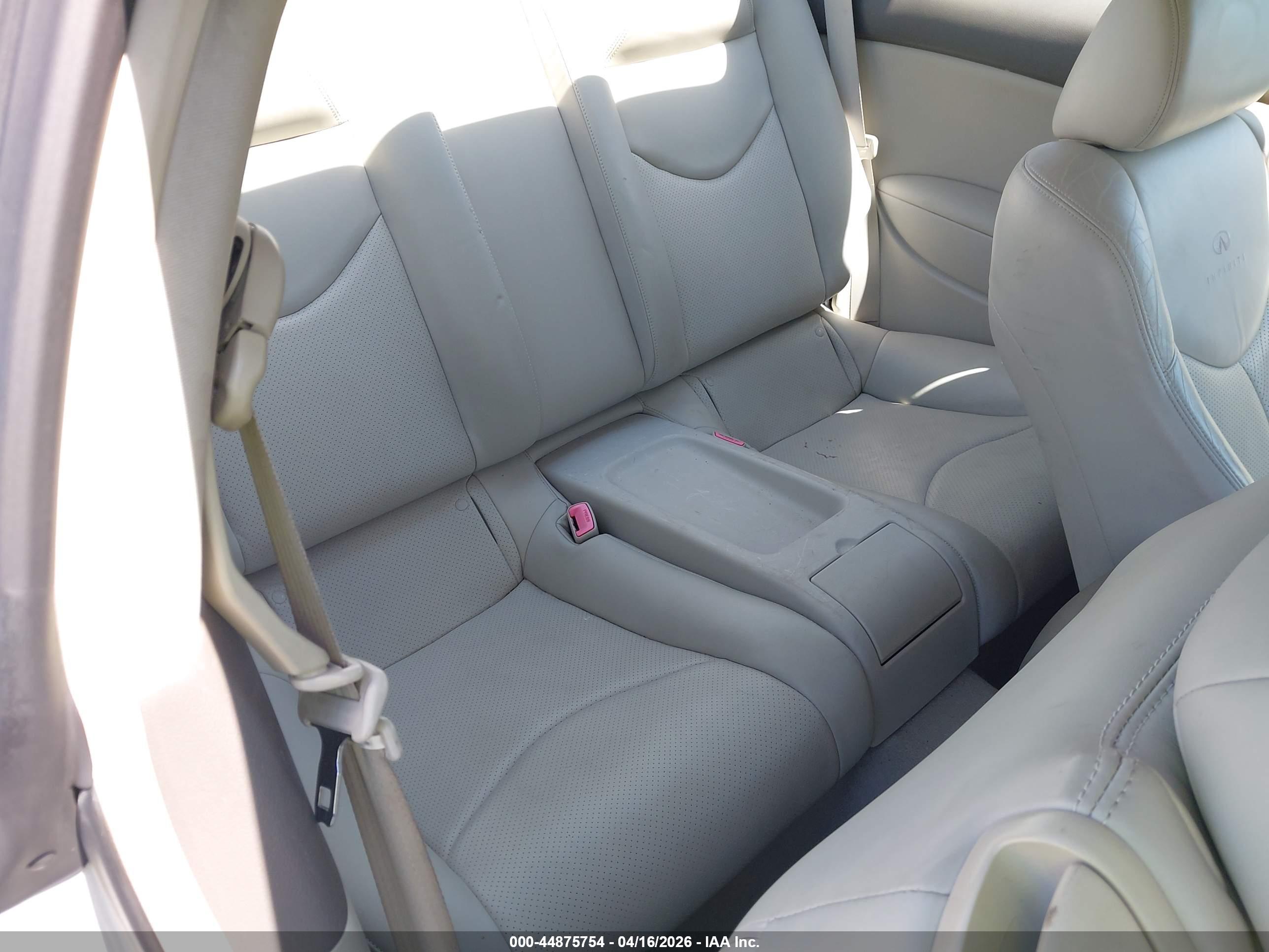 INFINITI G37 image 8