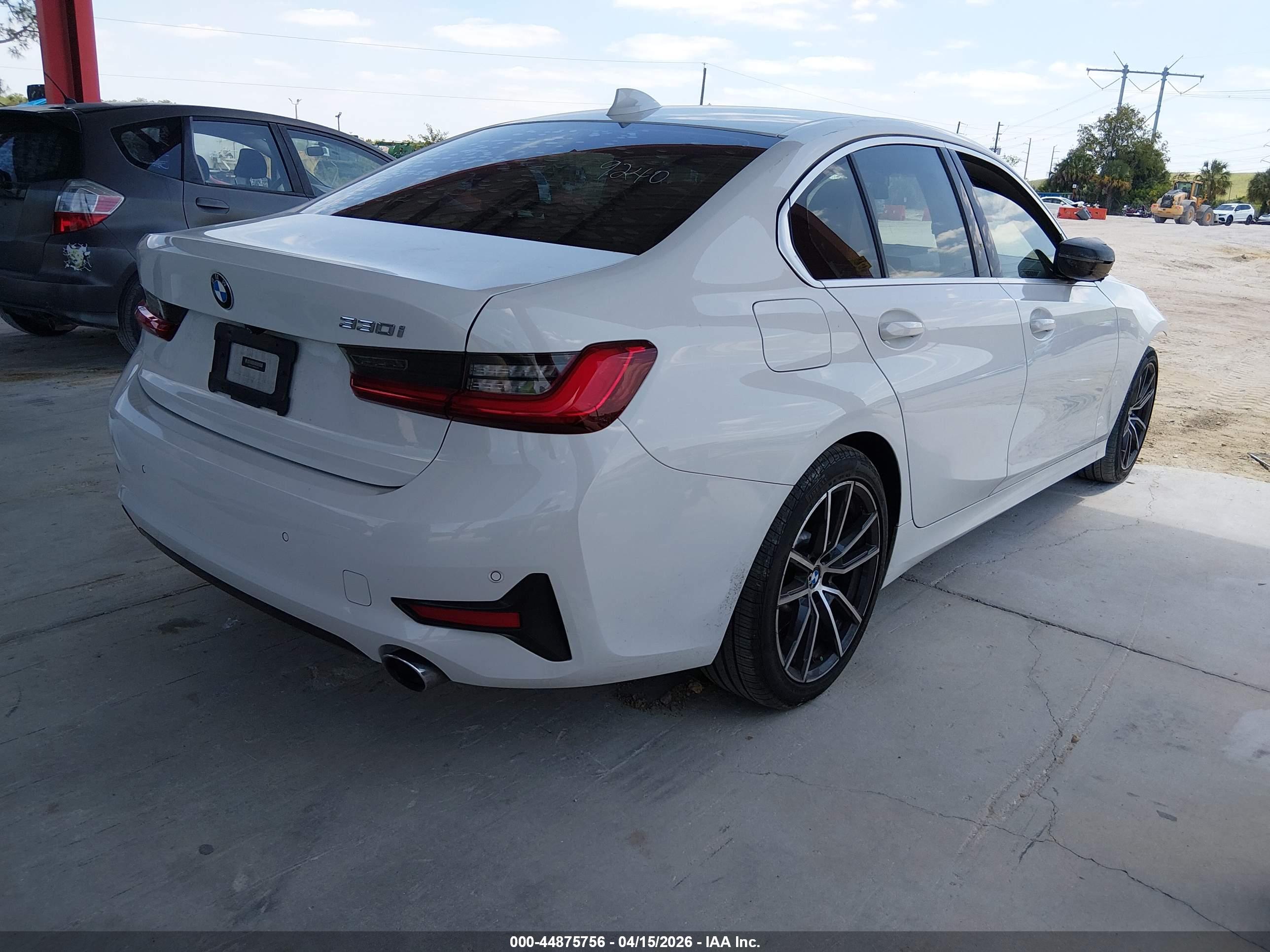 BMW 330I image 4