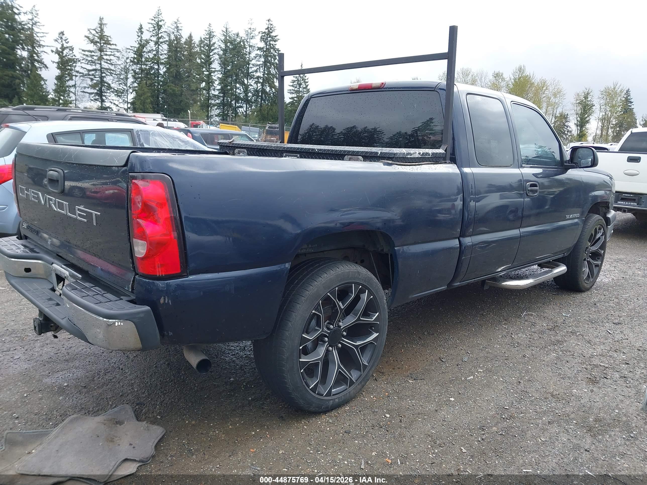 CHEVROLET SILVERADO image 4