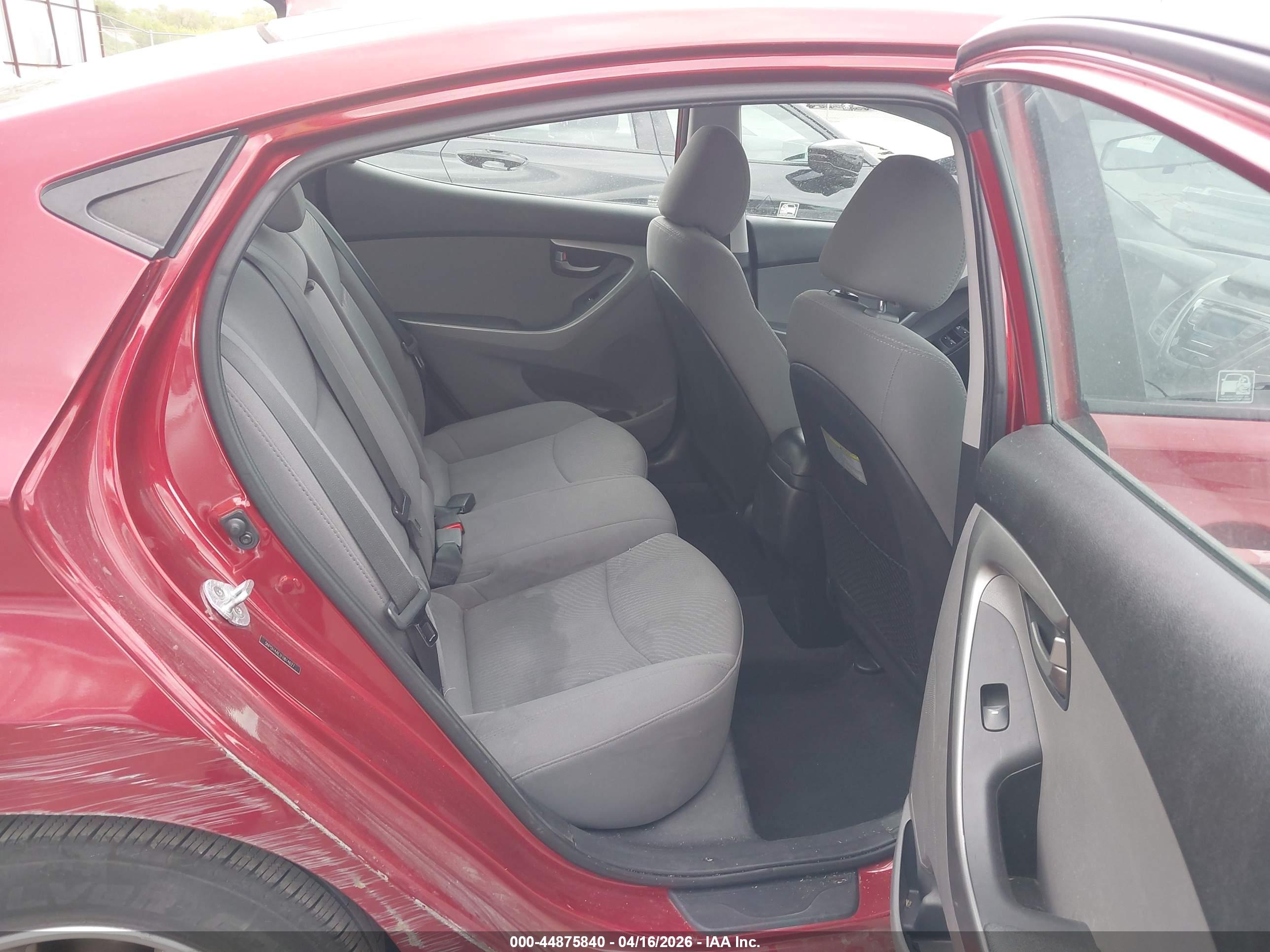 HYUNDAI ELANTRA image 8