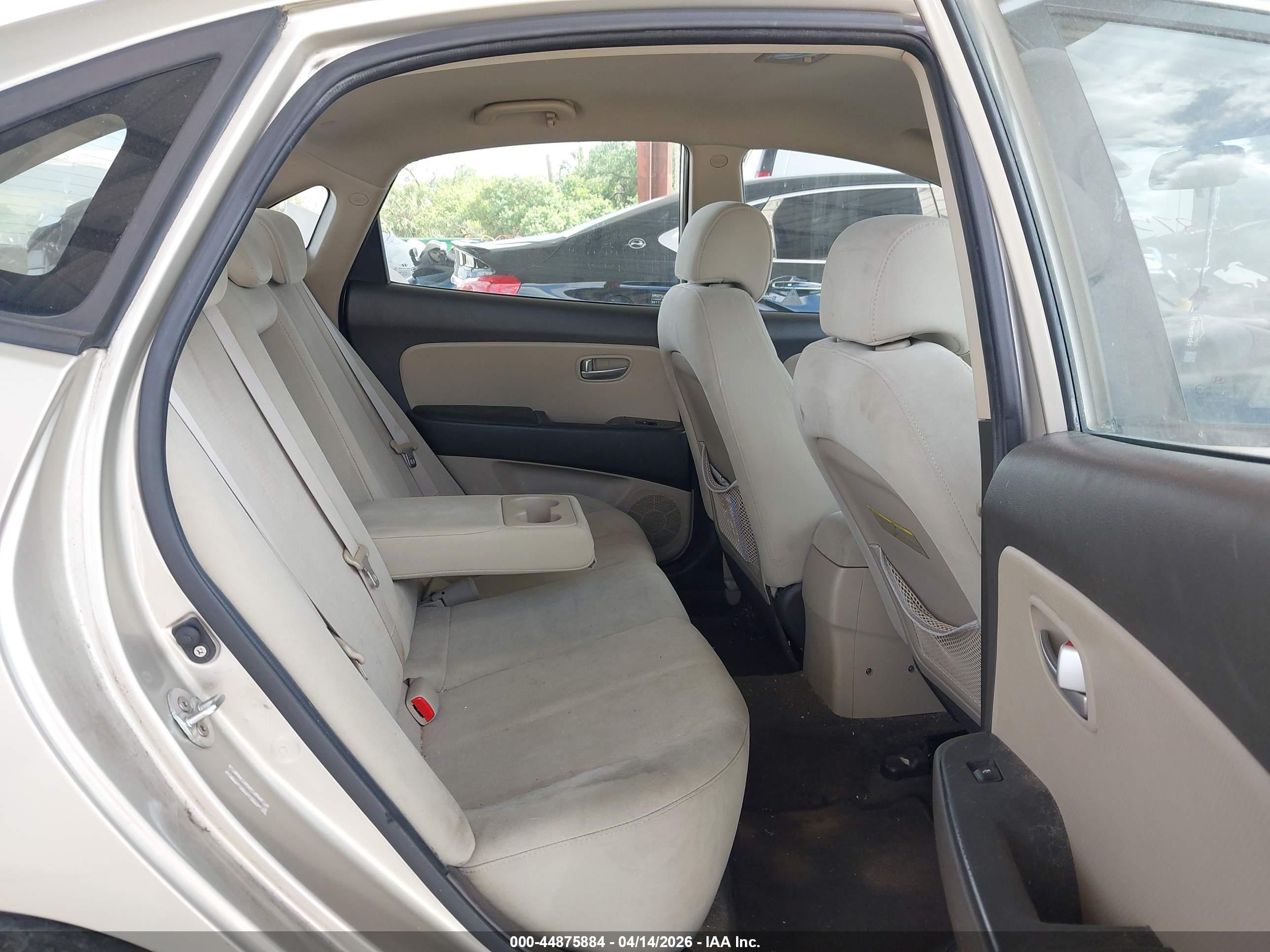 HYUNDAI ELANTRA image 8