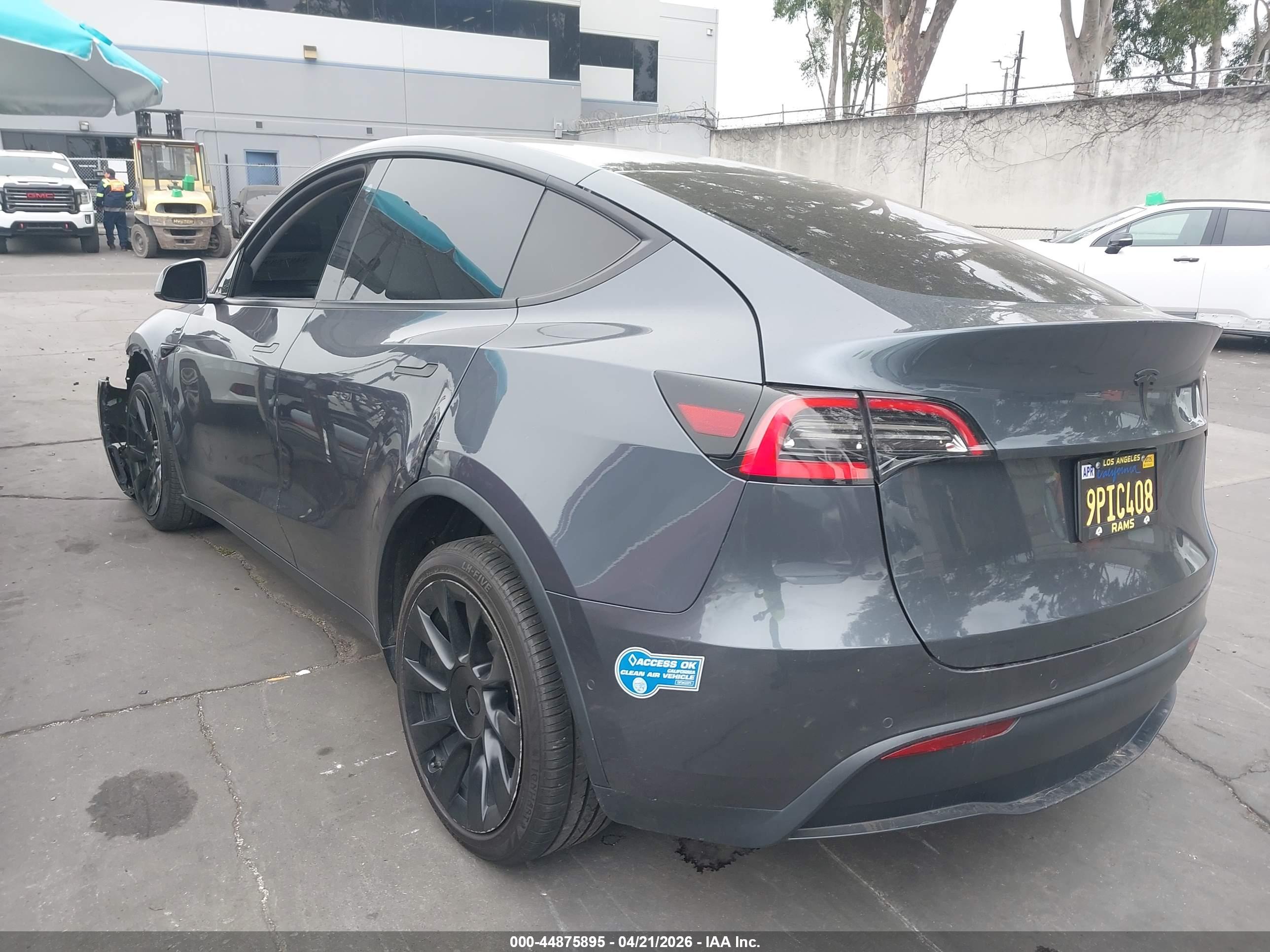 TESLA MODEL image 3