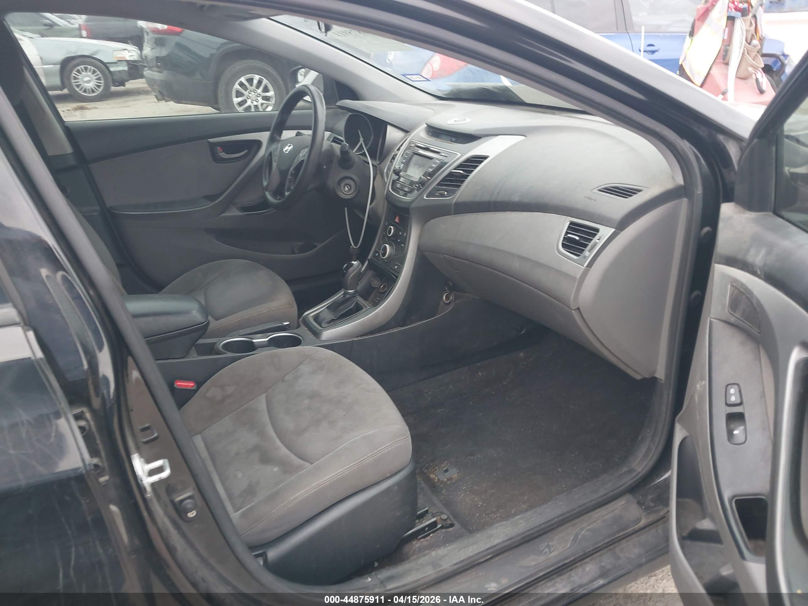 HYUNDAI ELANTRA image 5