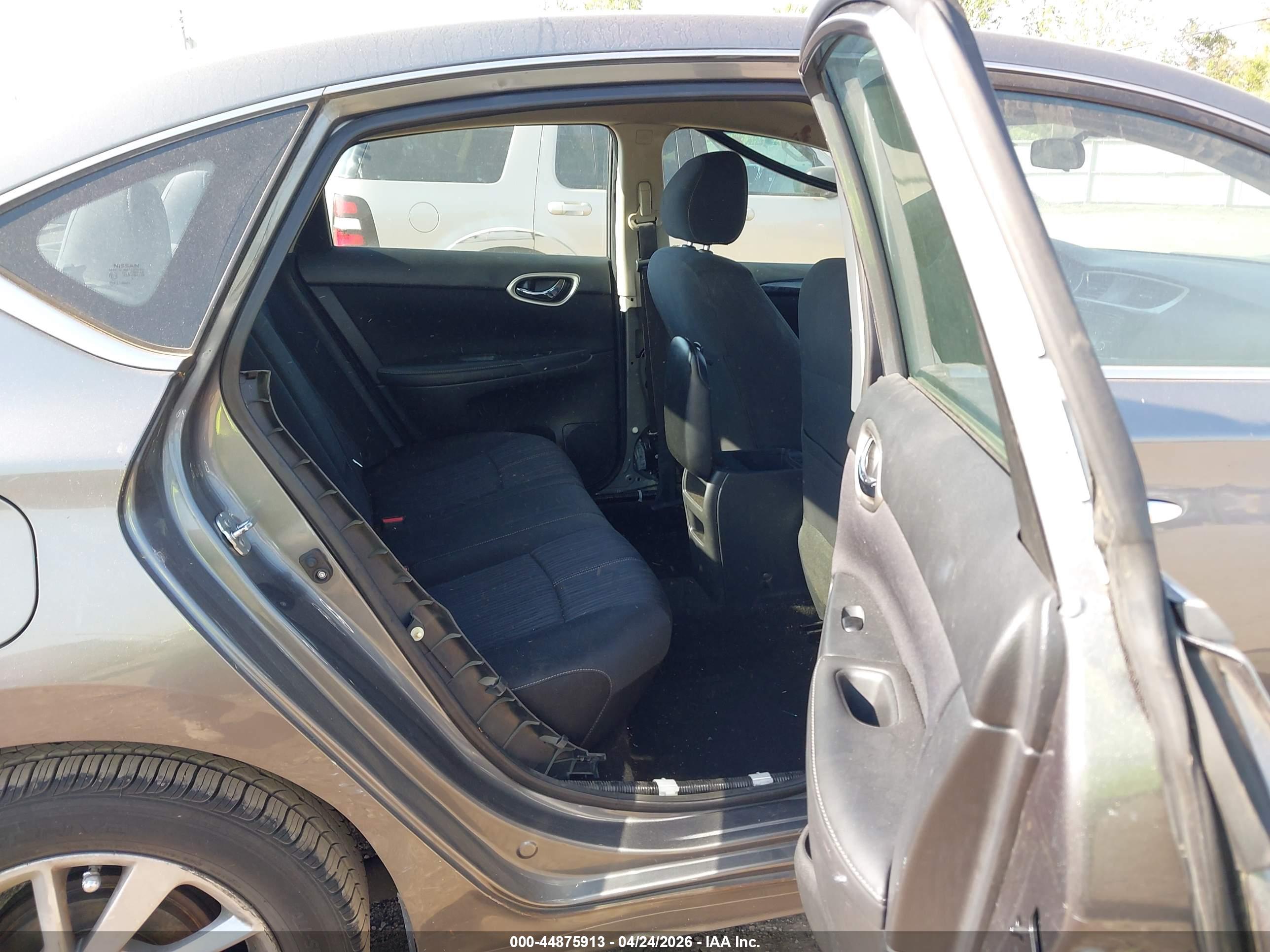 NISSAN SENTRA image 8