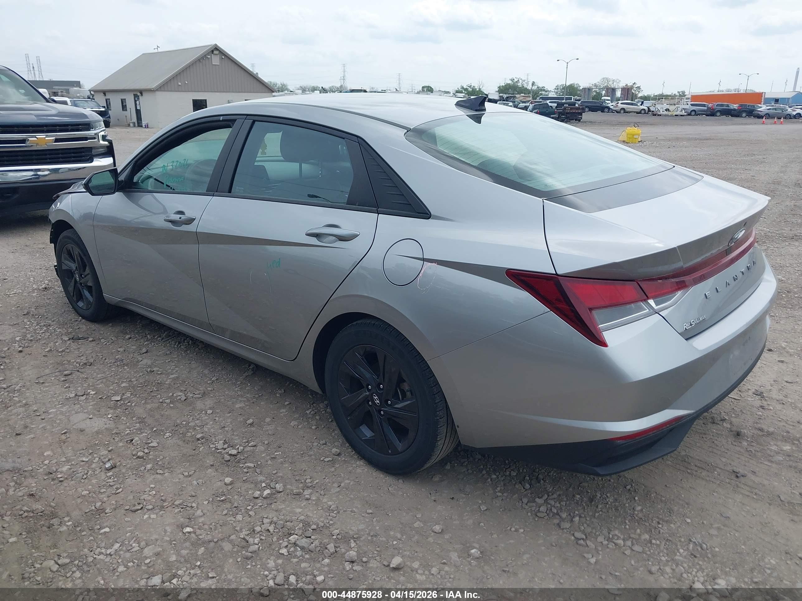 HYUNDAI ELANTRA image 3