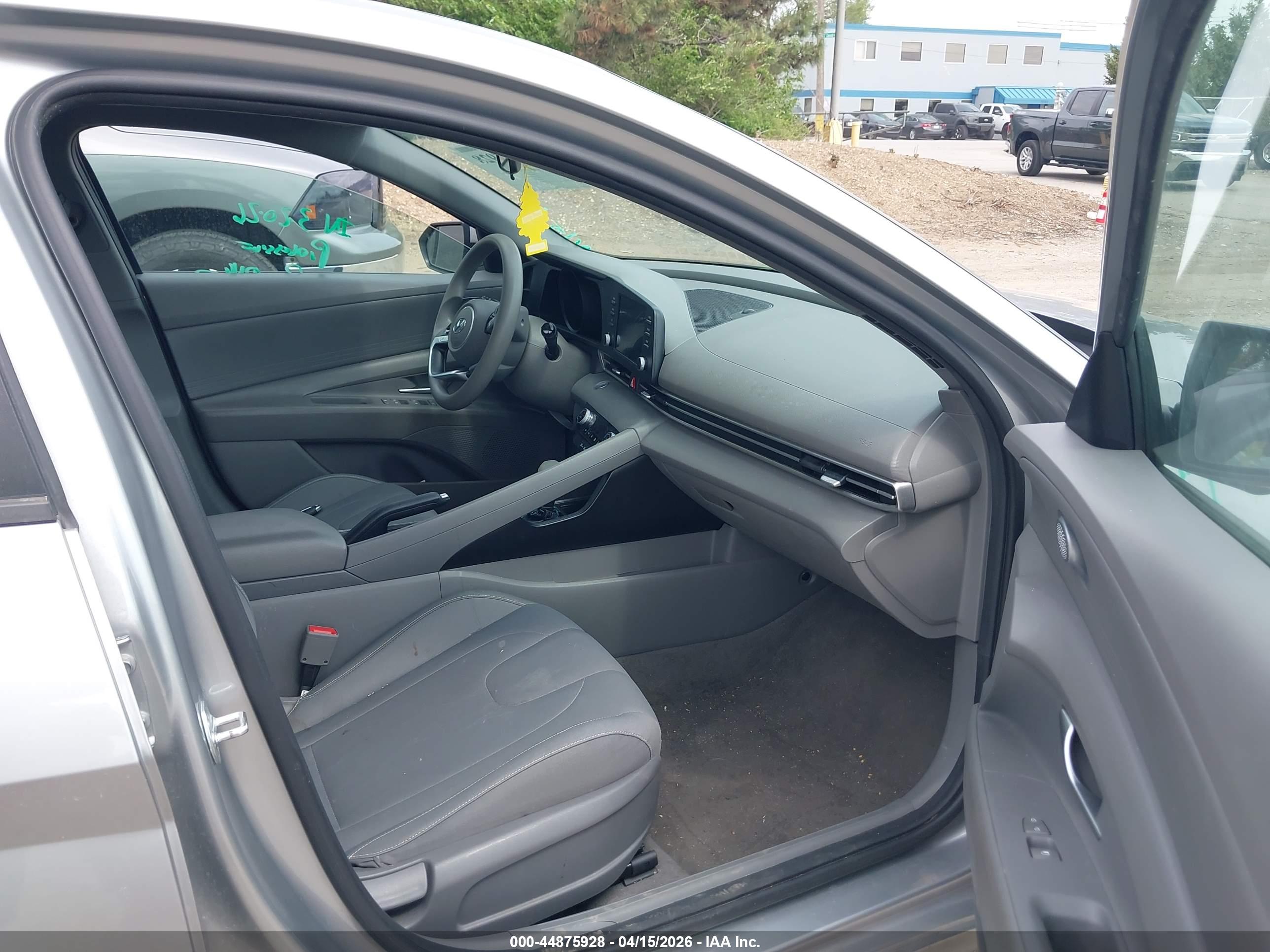 HYUNDAI ELANTRA image 5