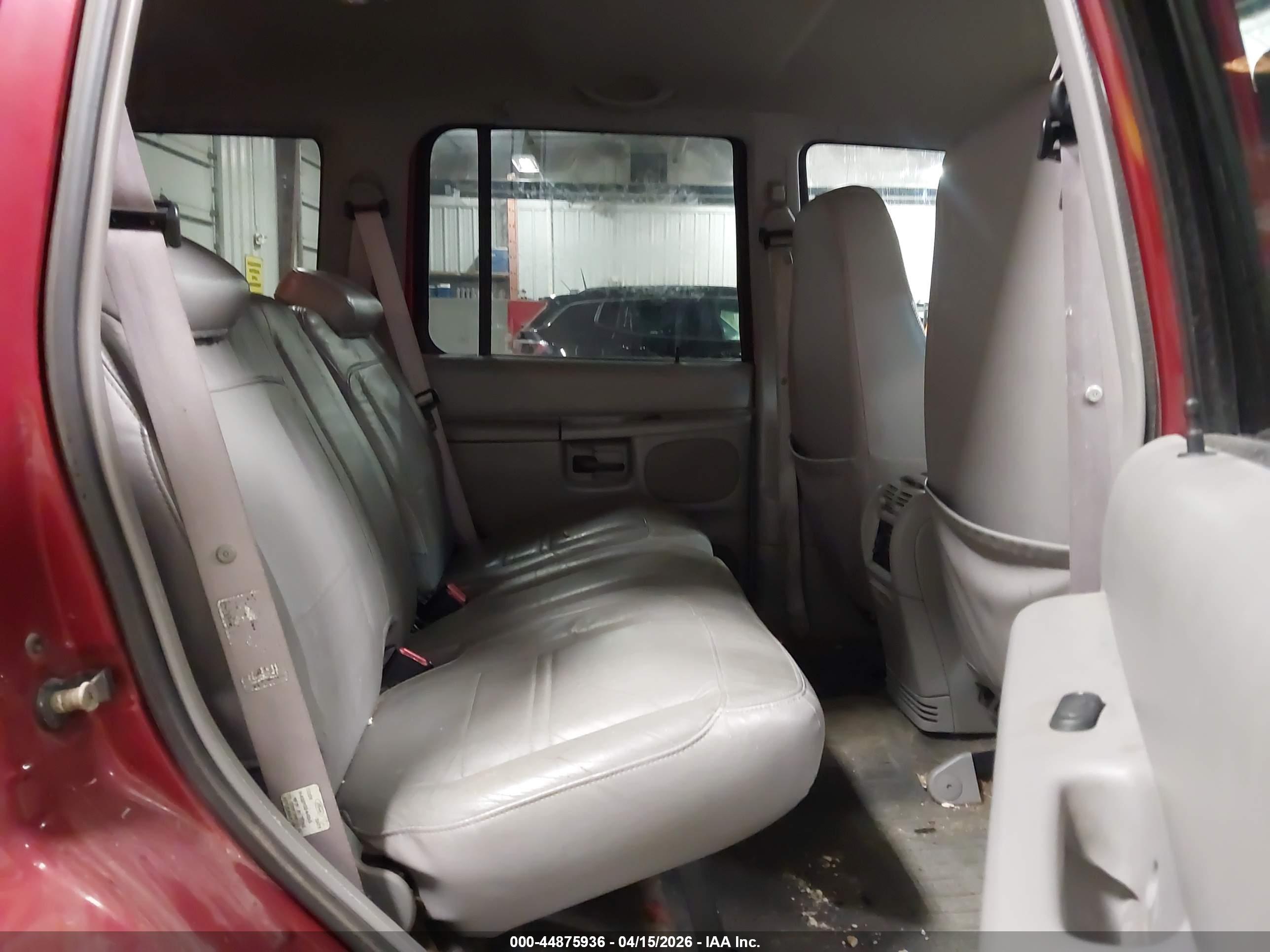FORD EXPLORER image 8