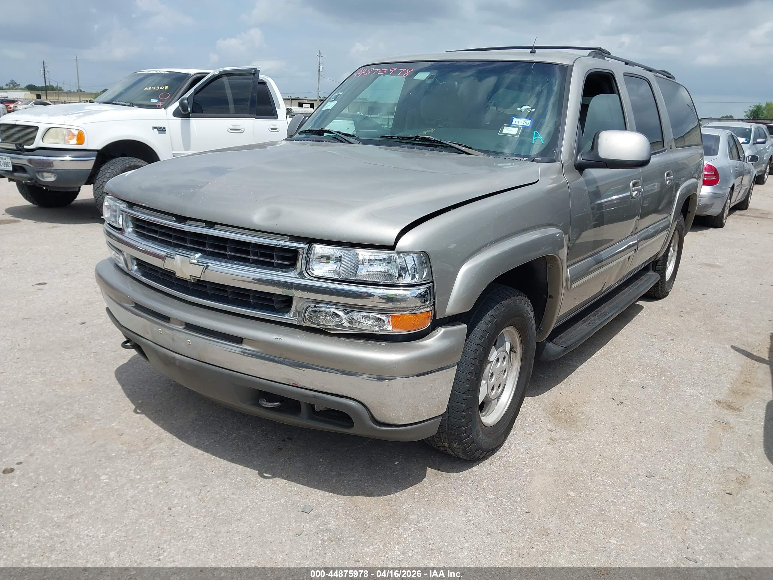 CHEVROLET SUBURBAN image 2
