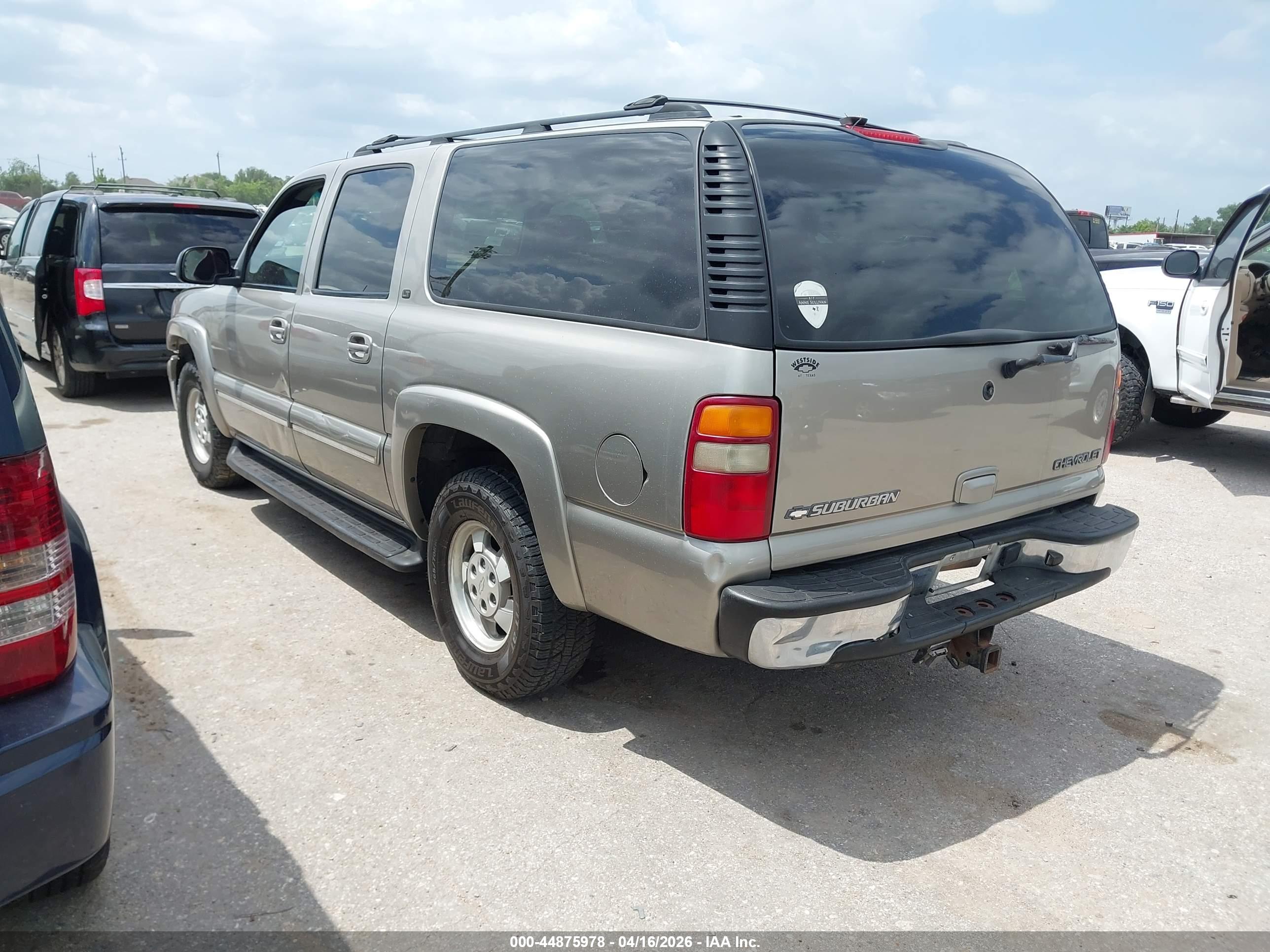CHEVROLET SUBURBAN image 3