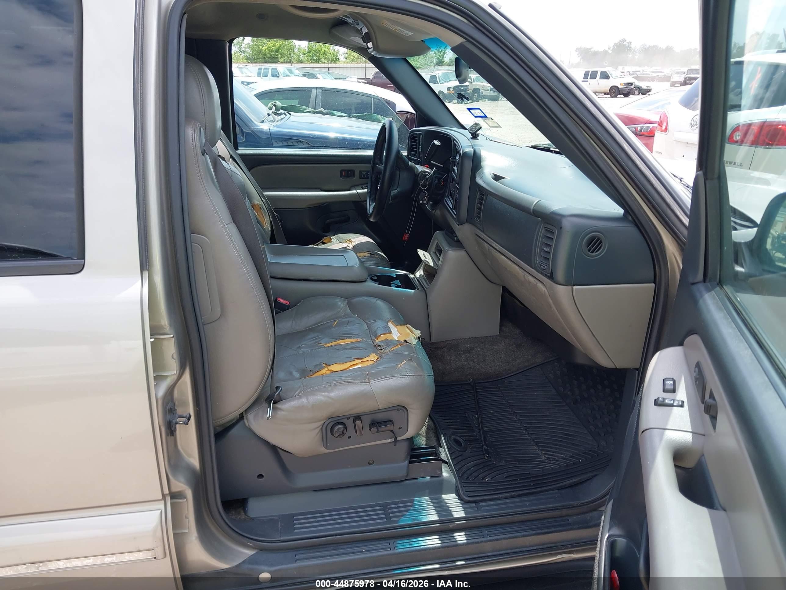 CHEVROLET SUBURBAN image 5