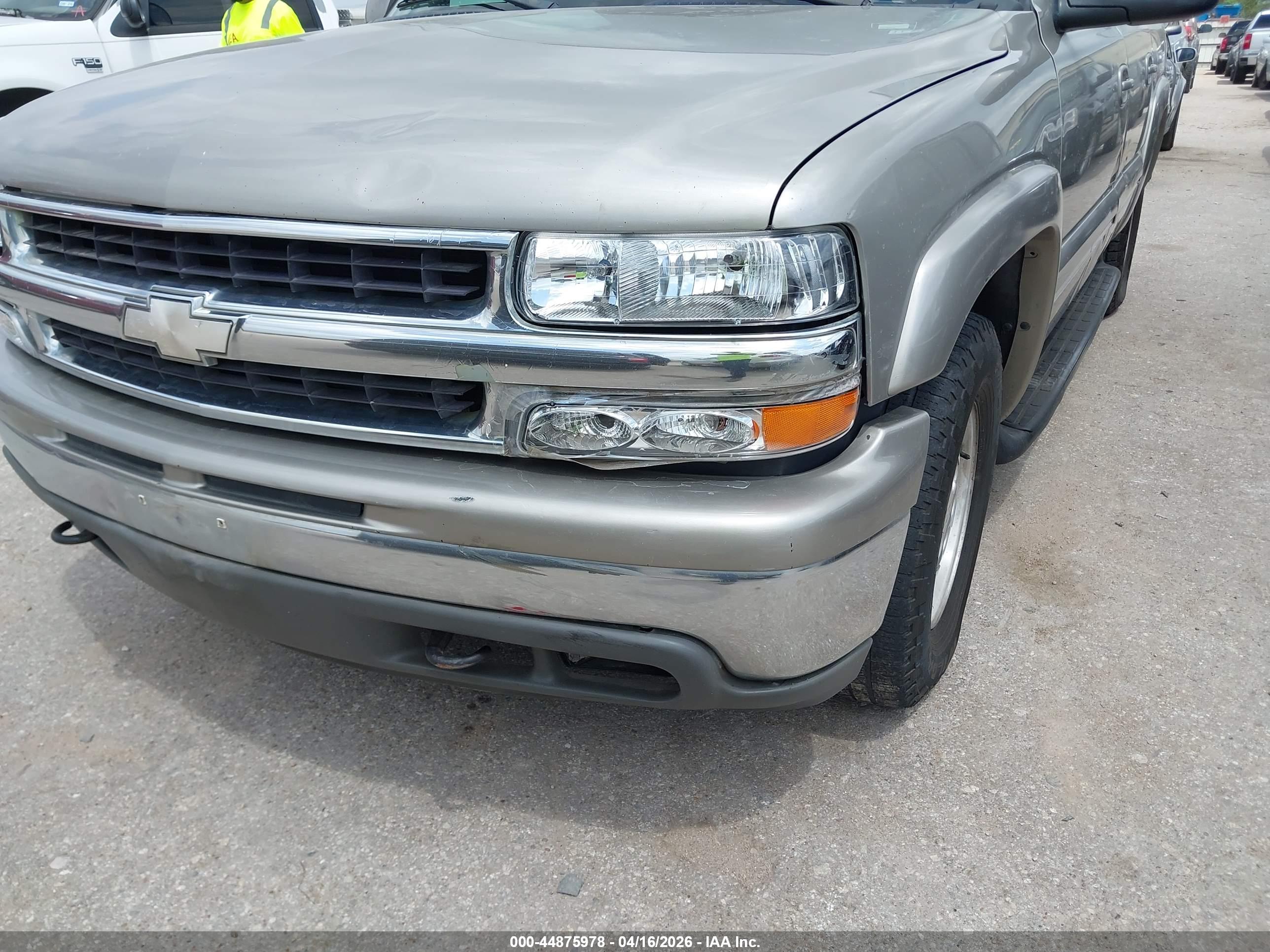 CHEVROLET SUBURBAN image 6