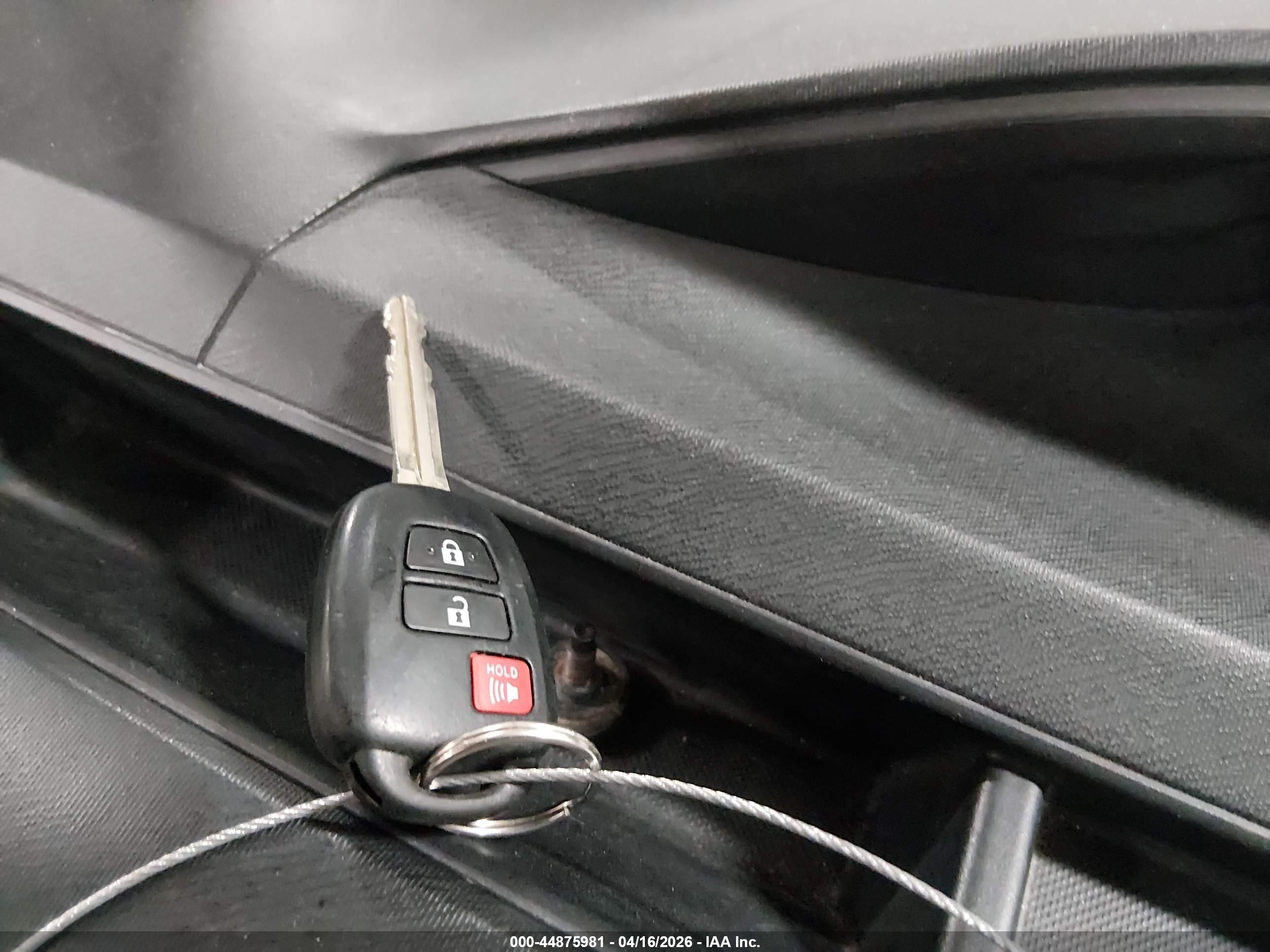TOYOTA PRIUS image 11