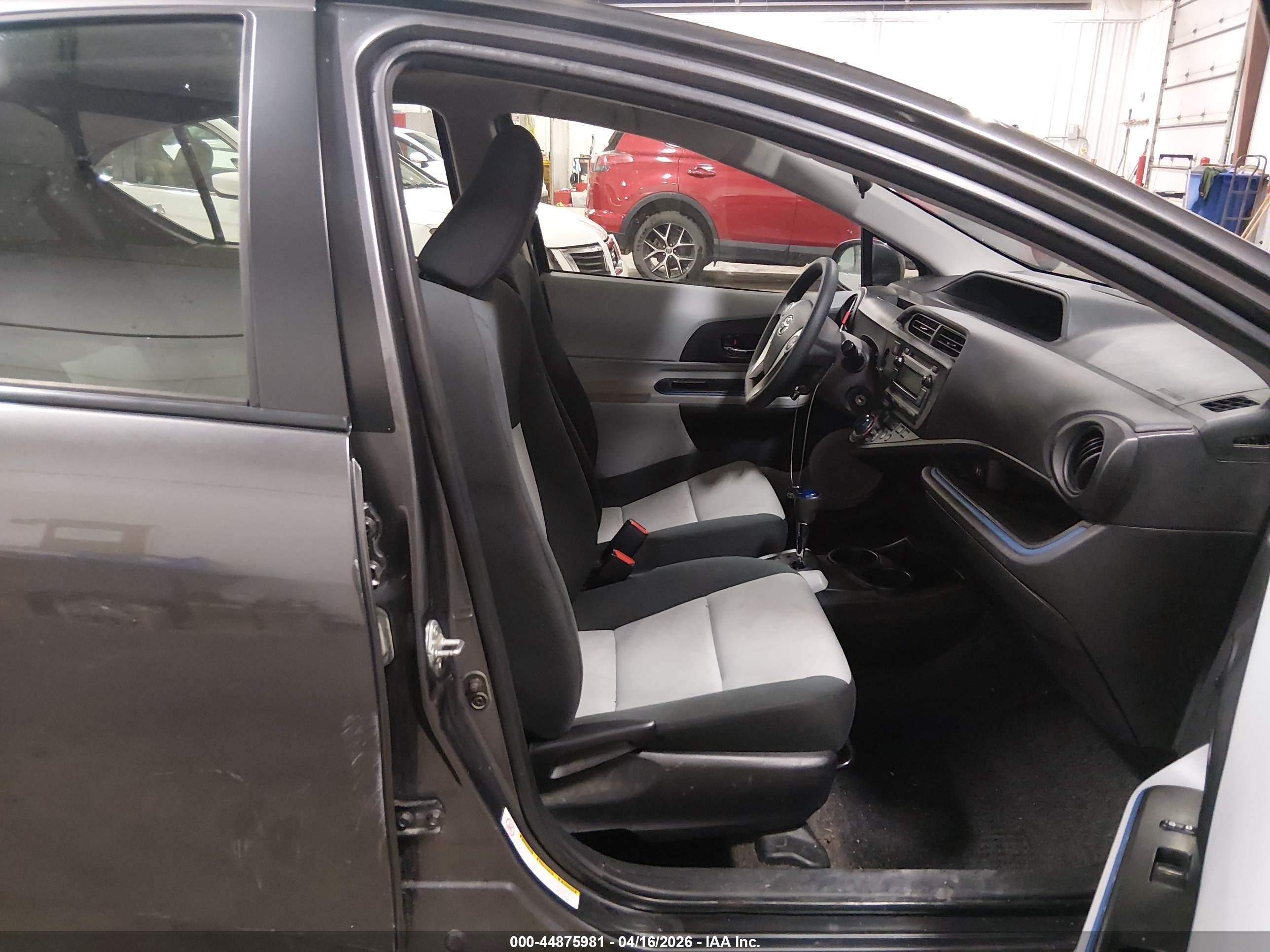 TOYOTA PRIUS image 5