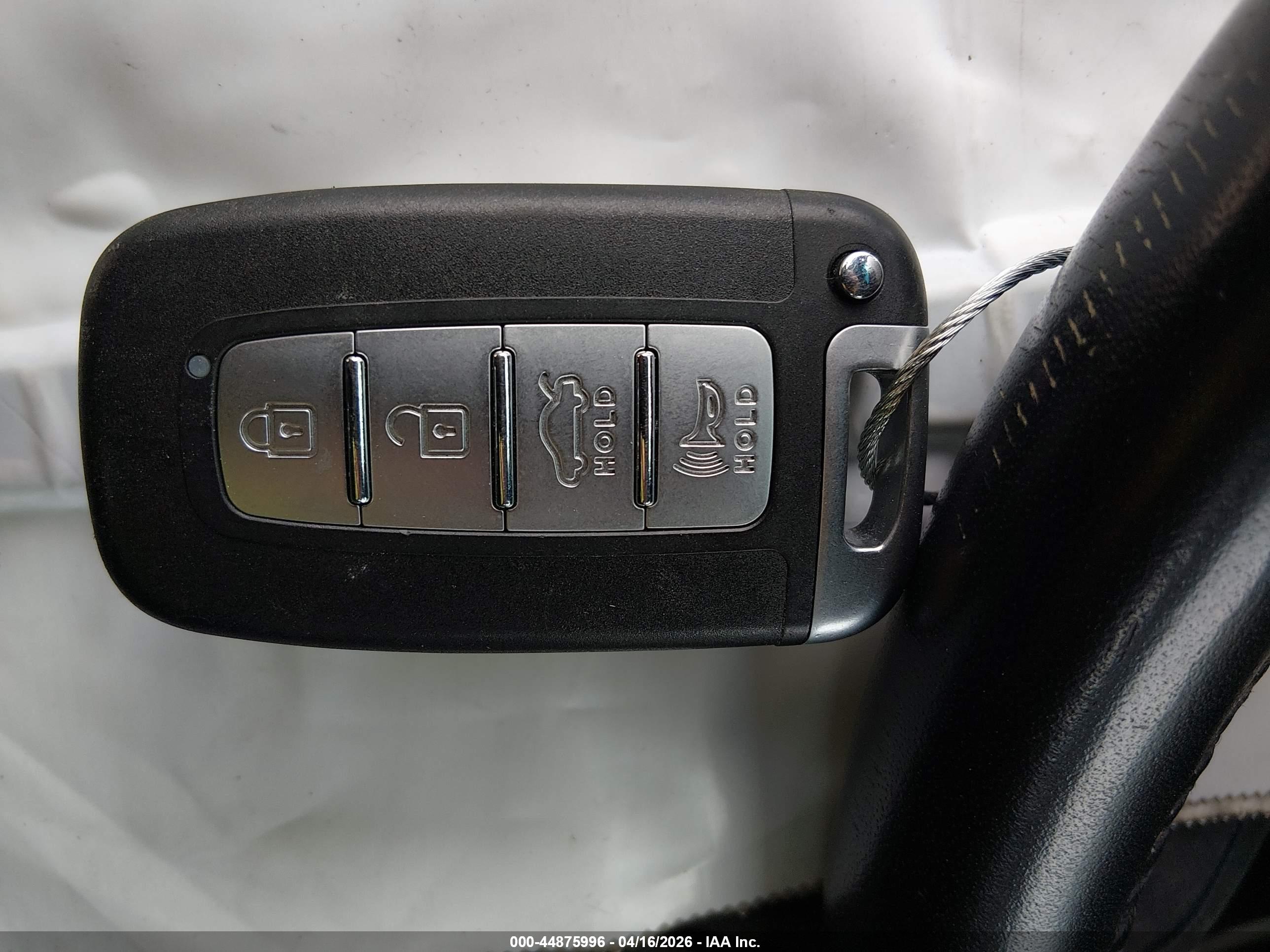 HYUNDAI VELOSTER image 11