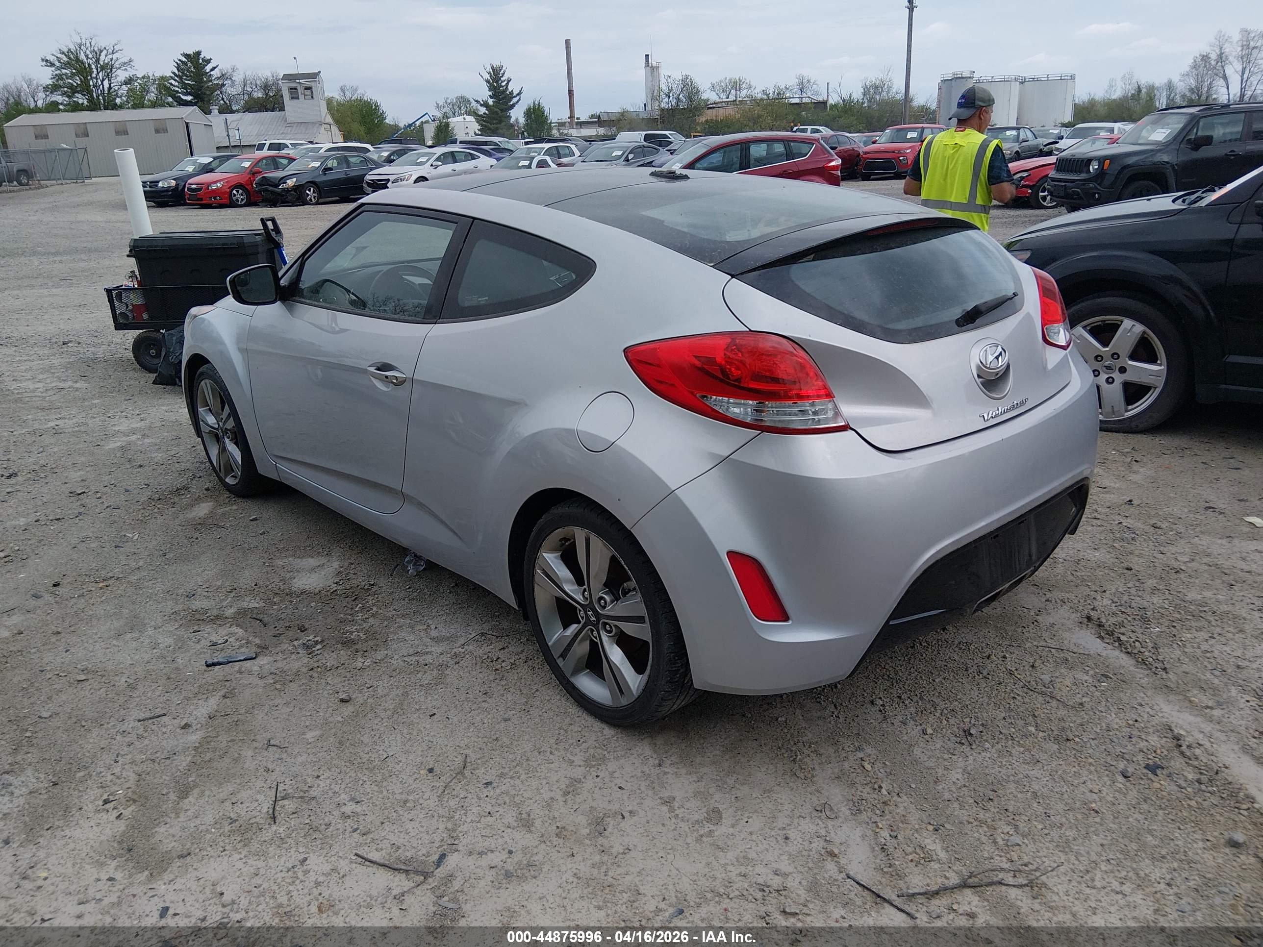 HYUNDAI VELOSTER image 3