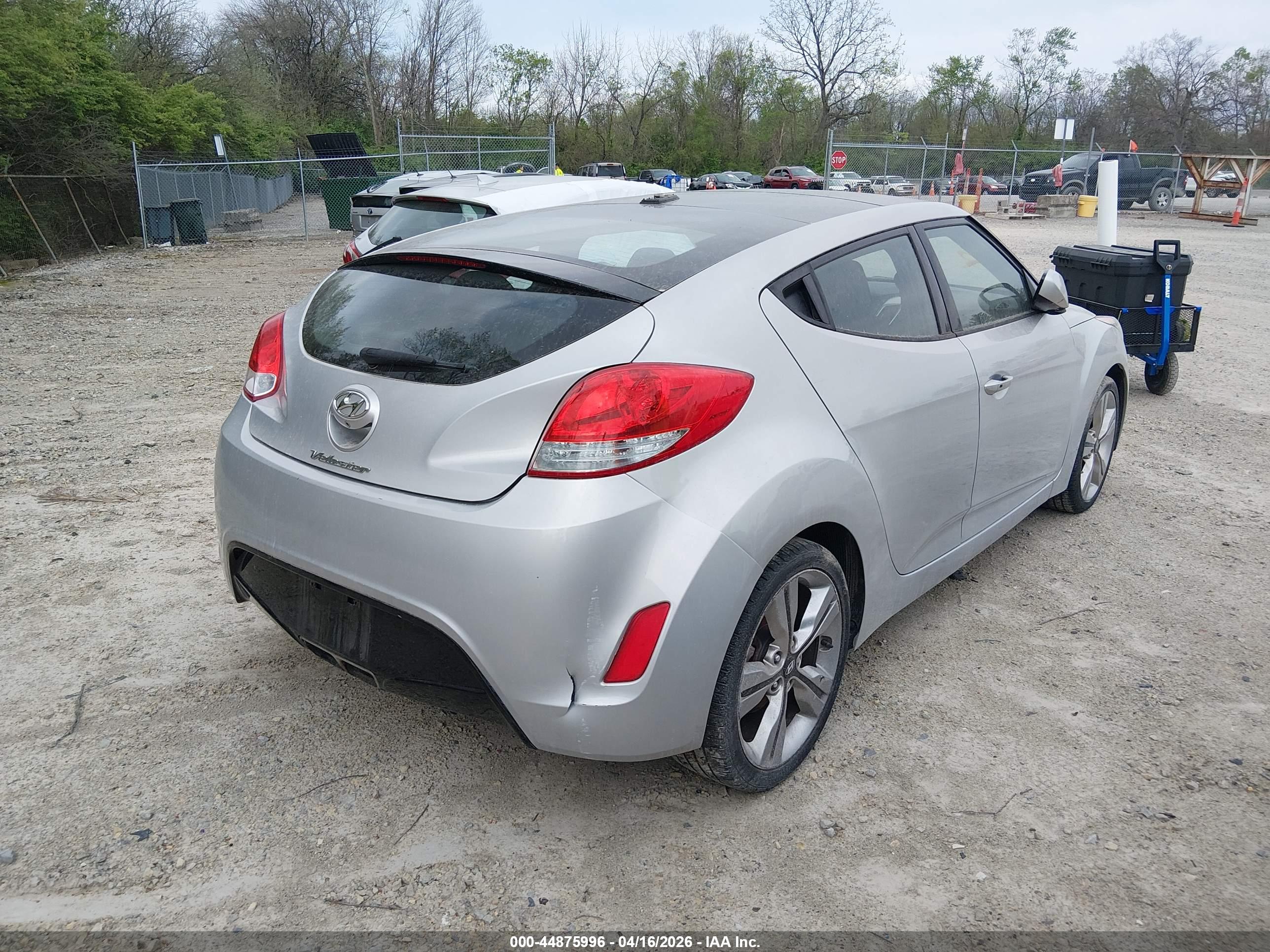 HYUNDAI VELOSTER image 4