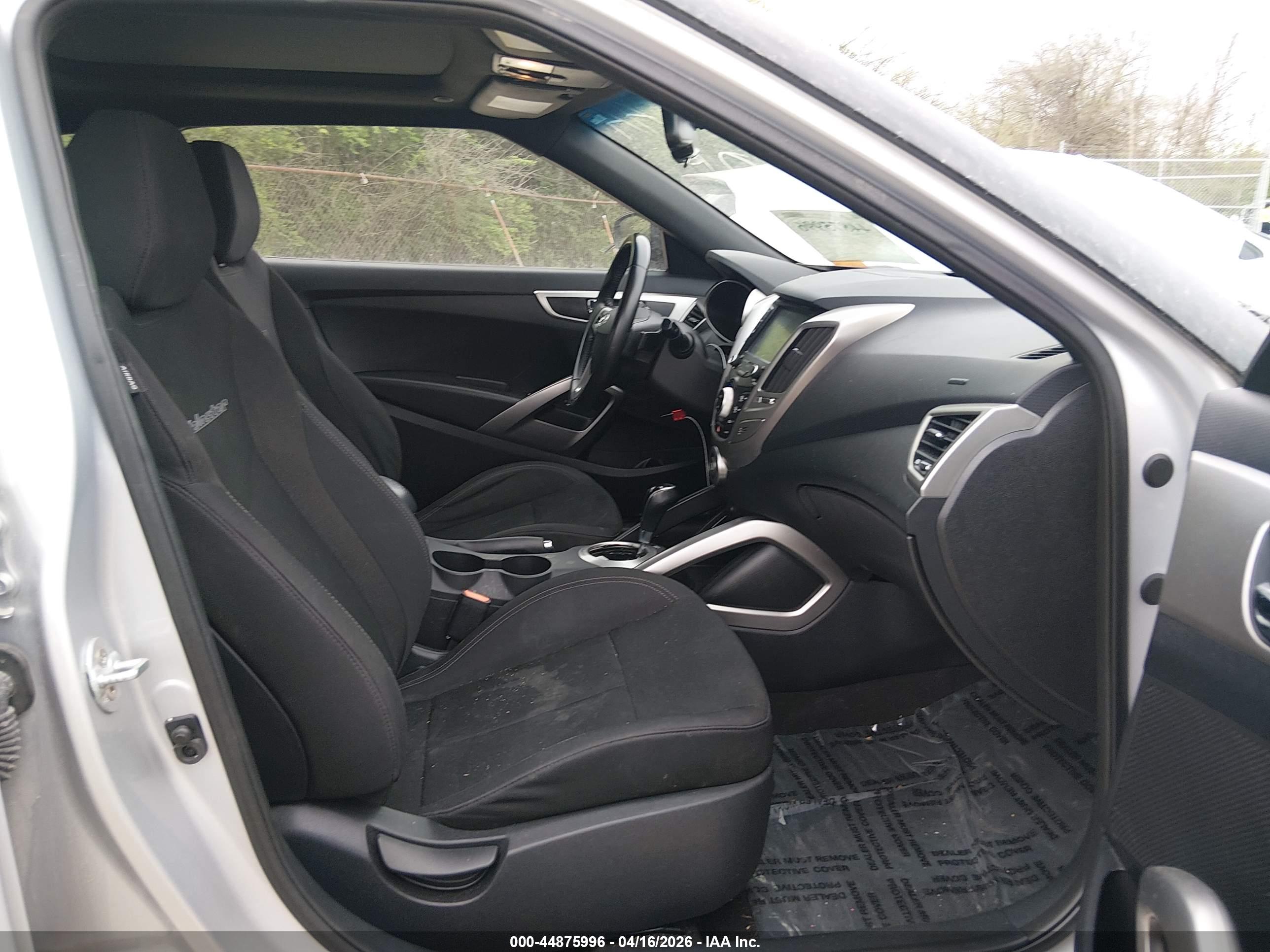 HYUNDAI VELOSTER image 5
