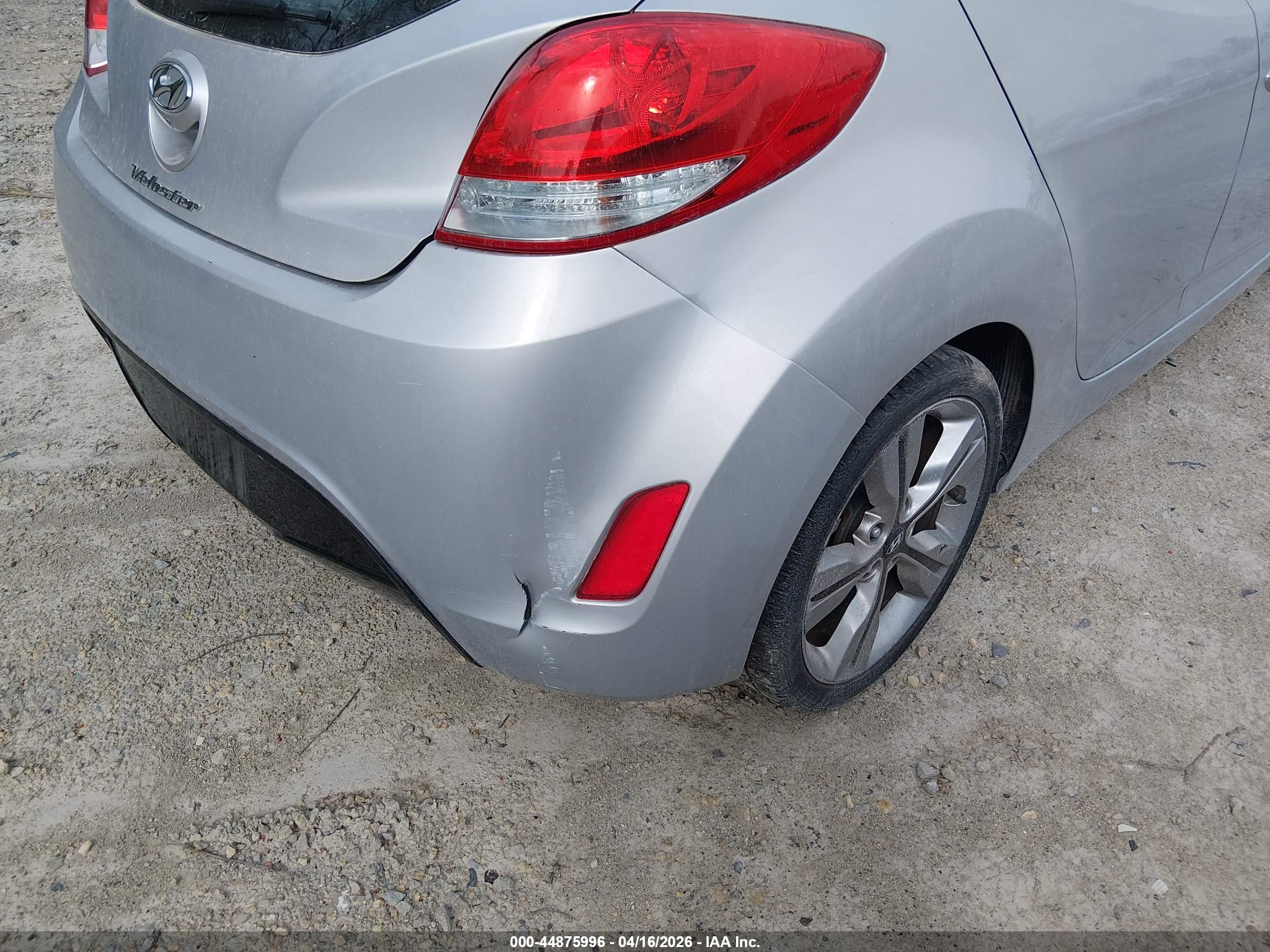 HYUNDAI VELOSTER image 6