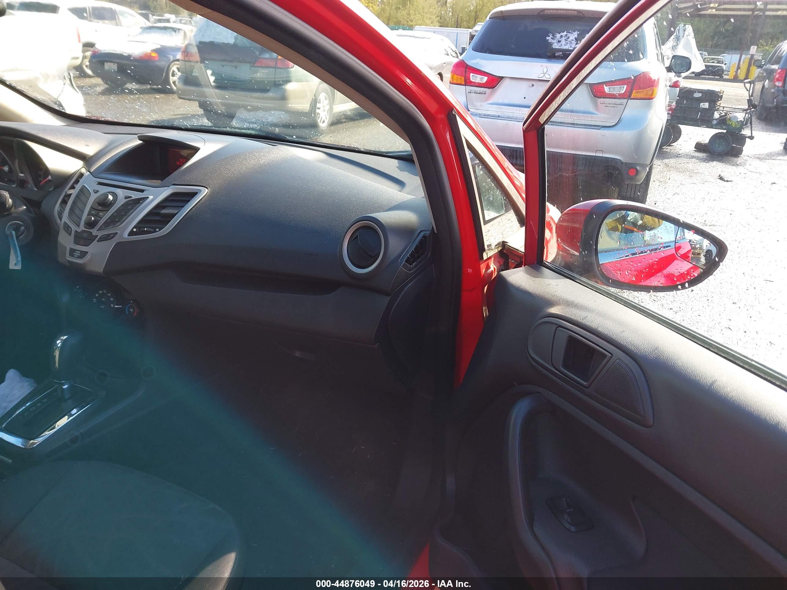 FORD FIESTA image 5