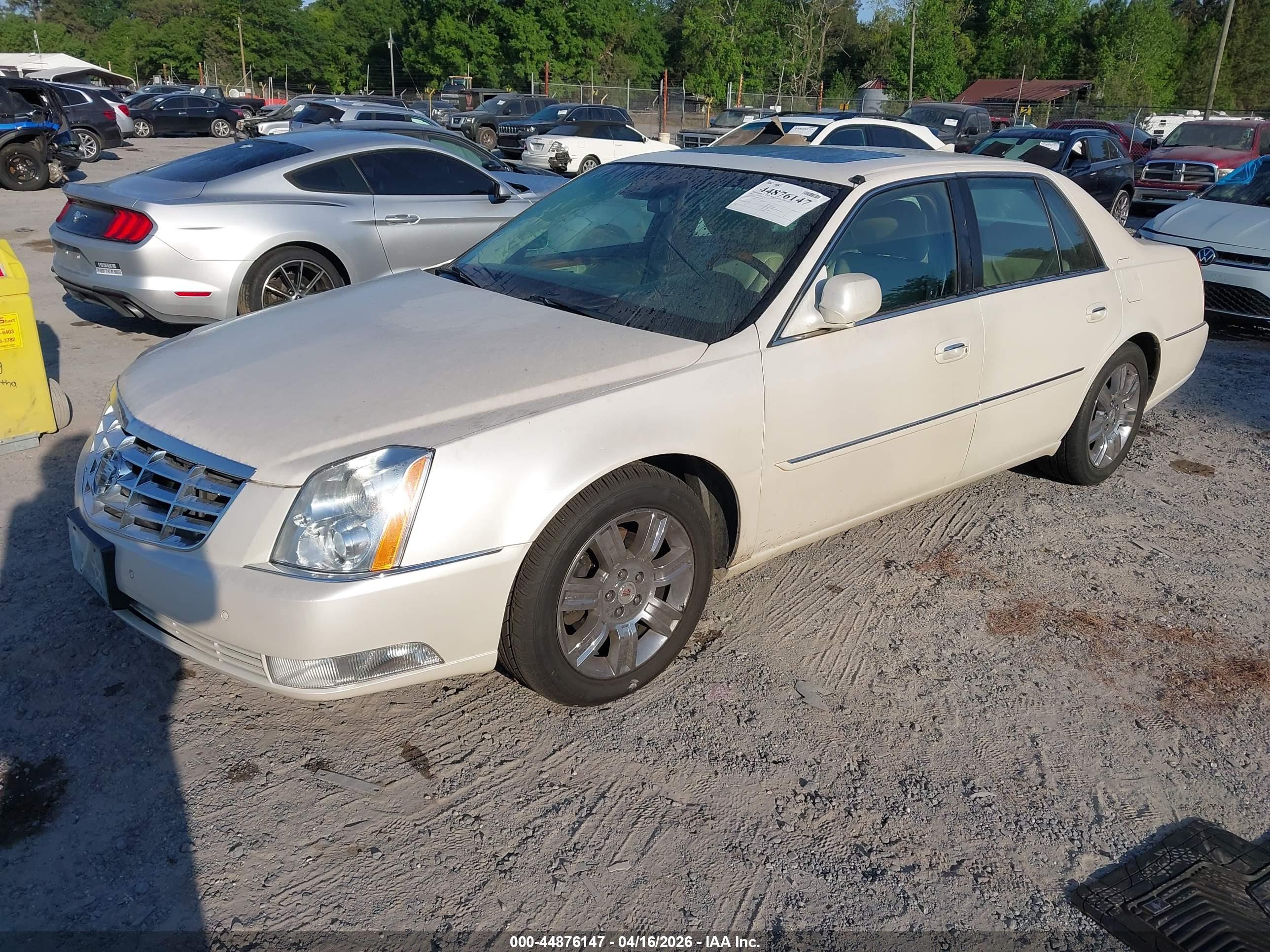 CADILLAC DTS image 2