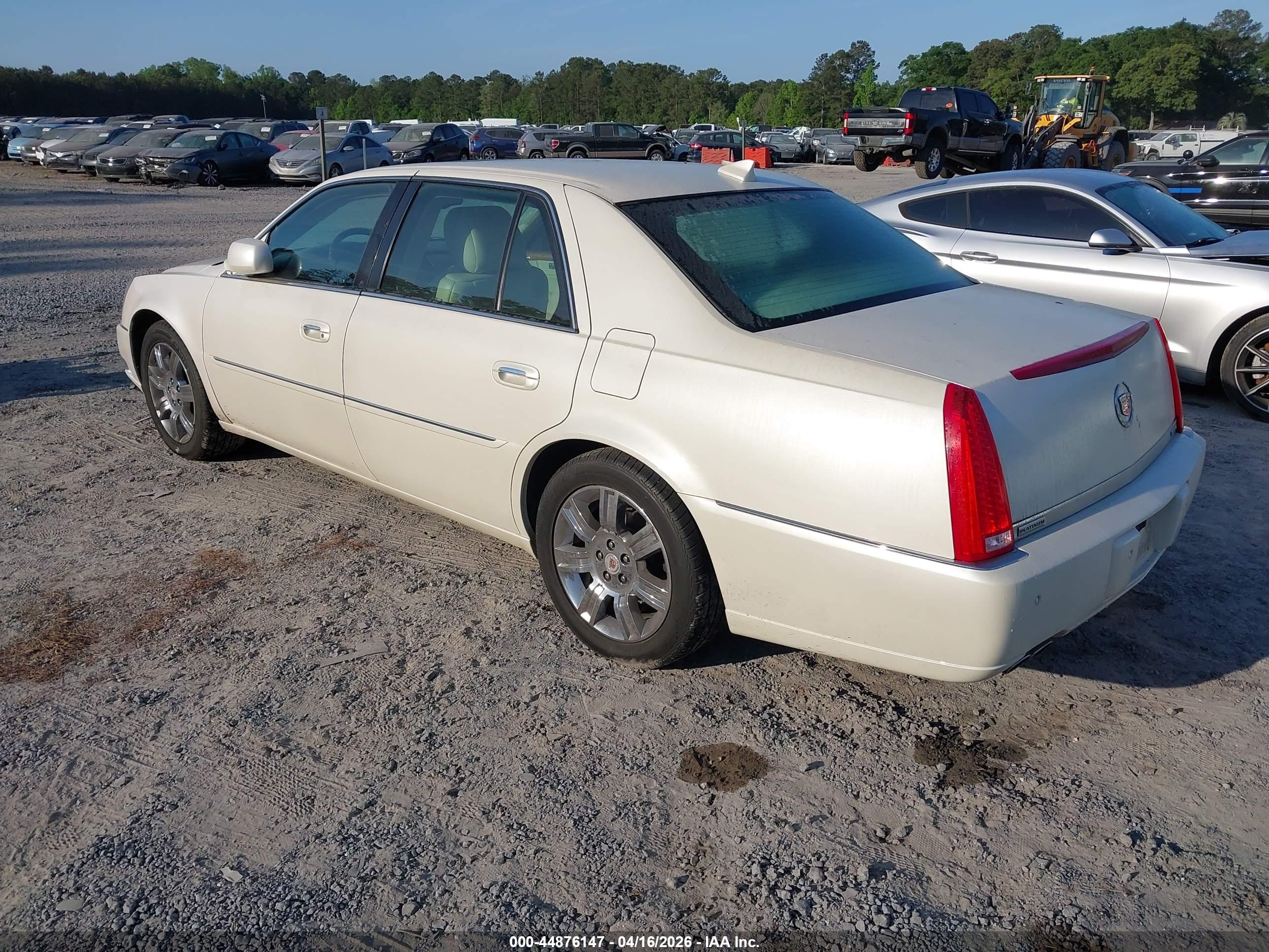 CADILLAC DTS image 3