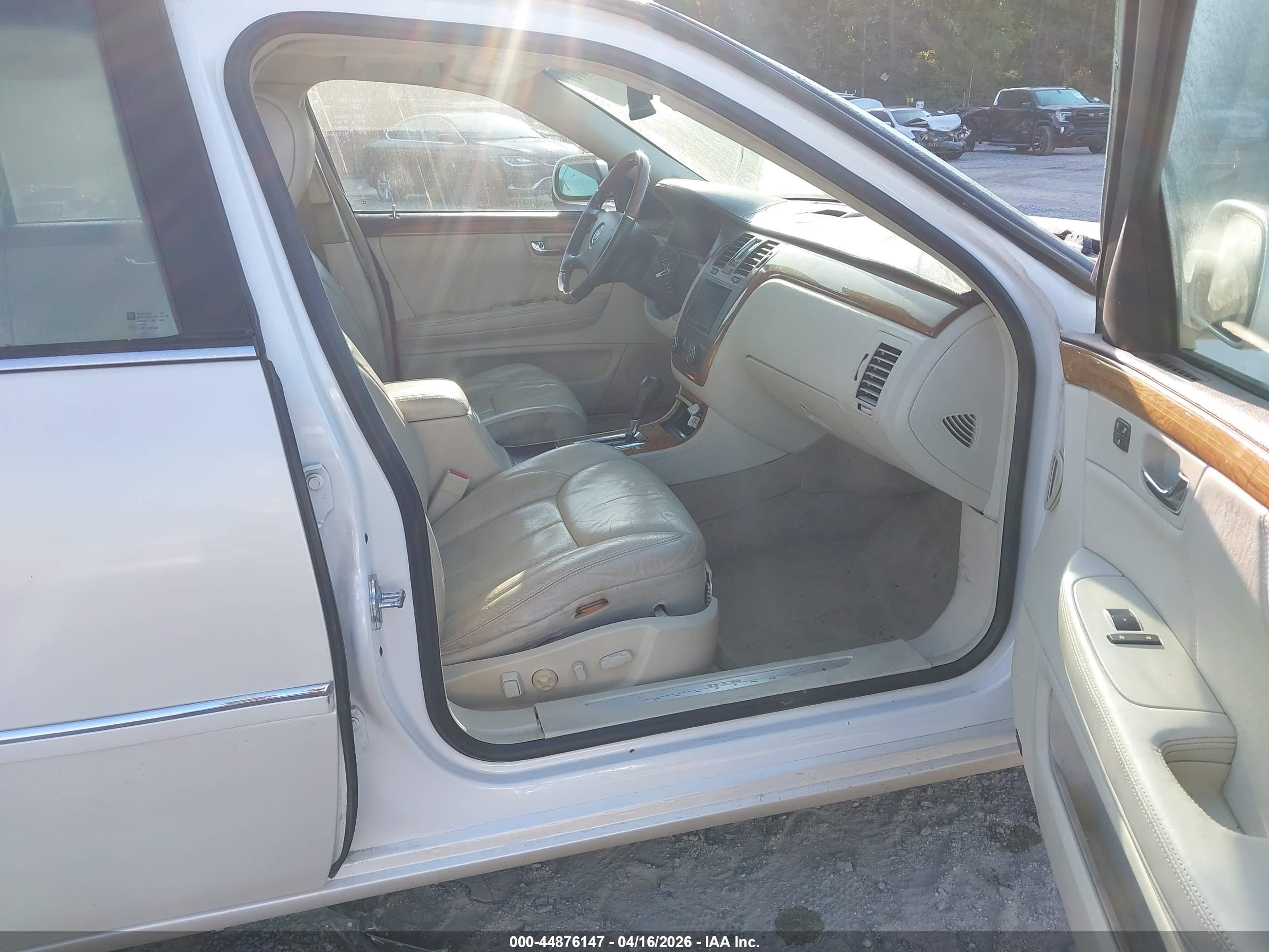 CADILLAC DTS image 5