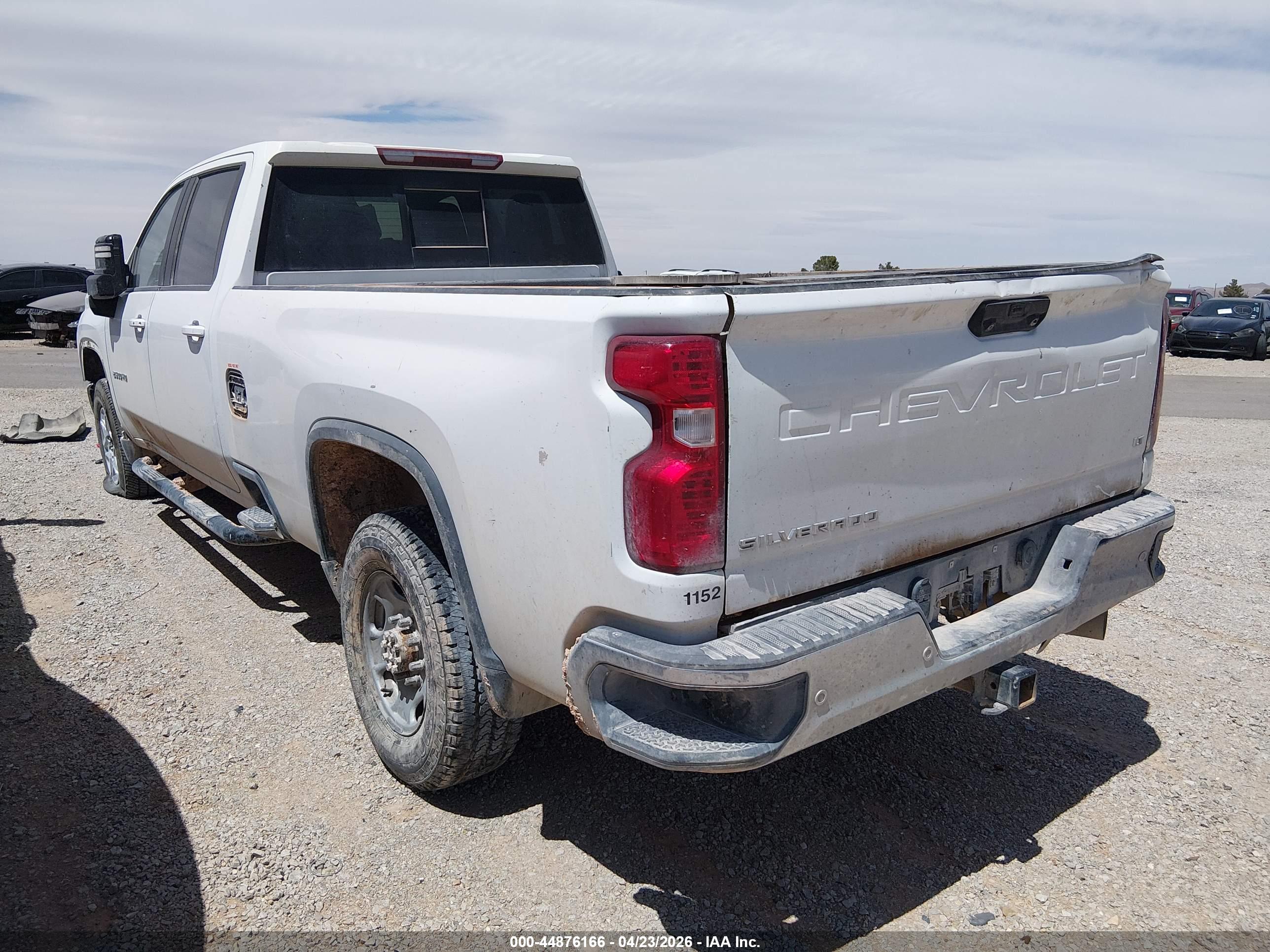 CHEVROLET SILVERADO image 3