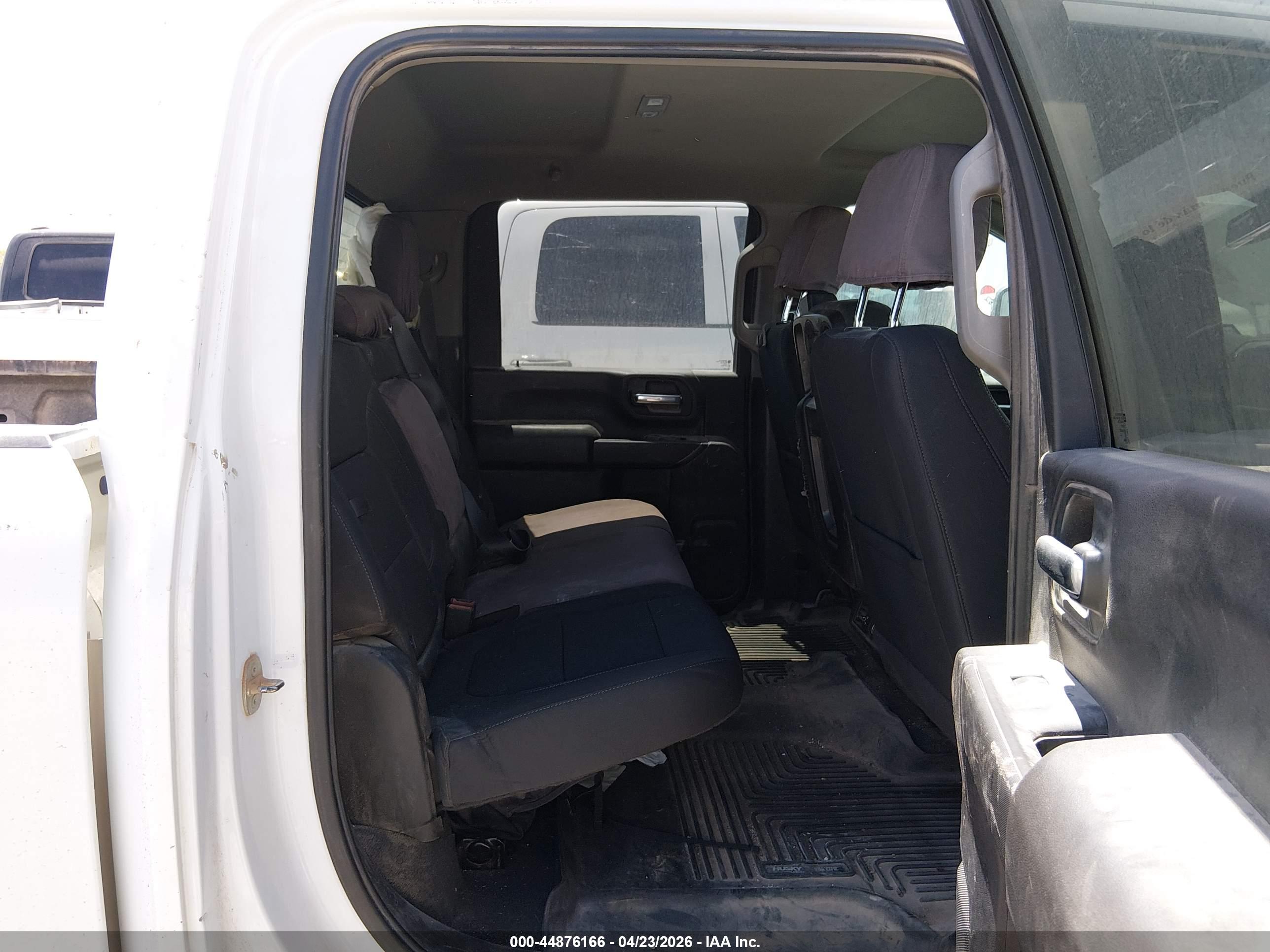 CHEVROLET SILVERADO image 8