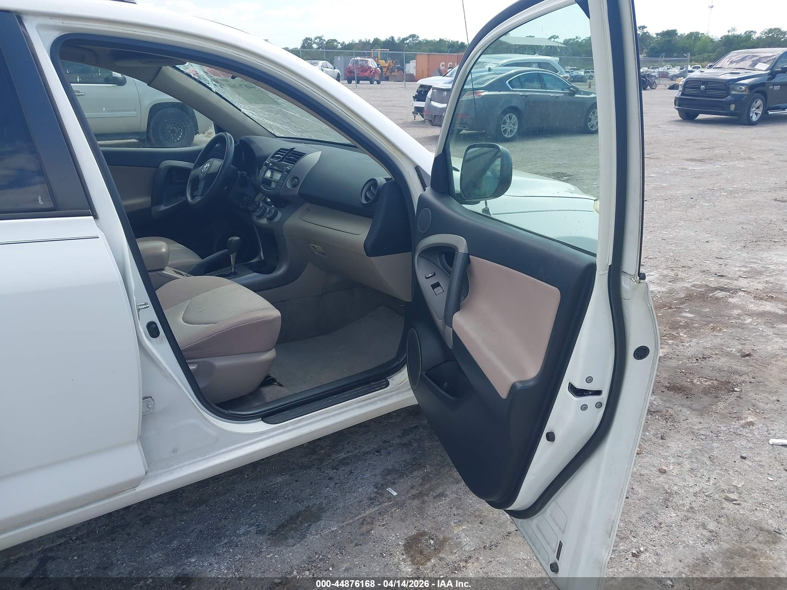TOYOTA RAV4 image 5