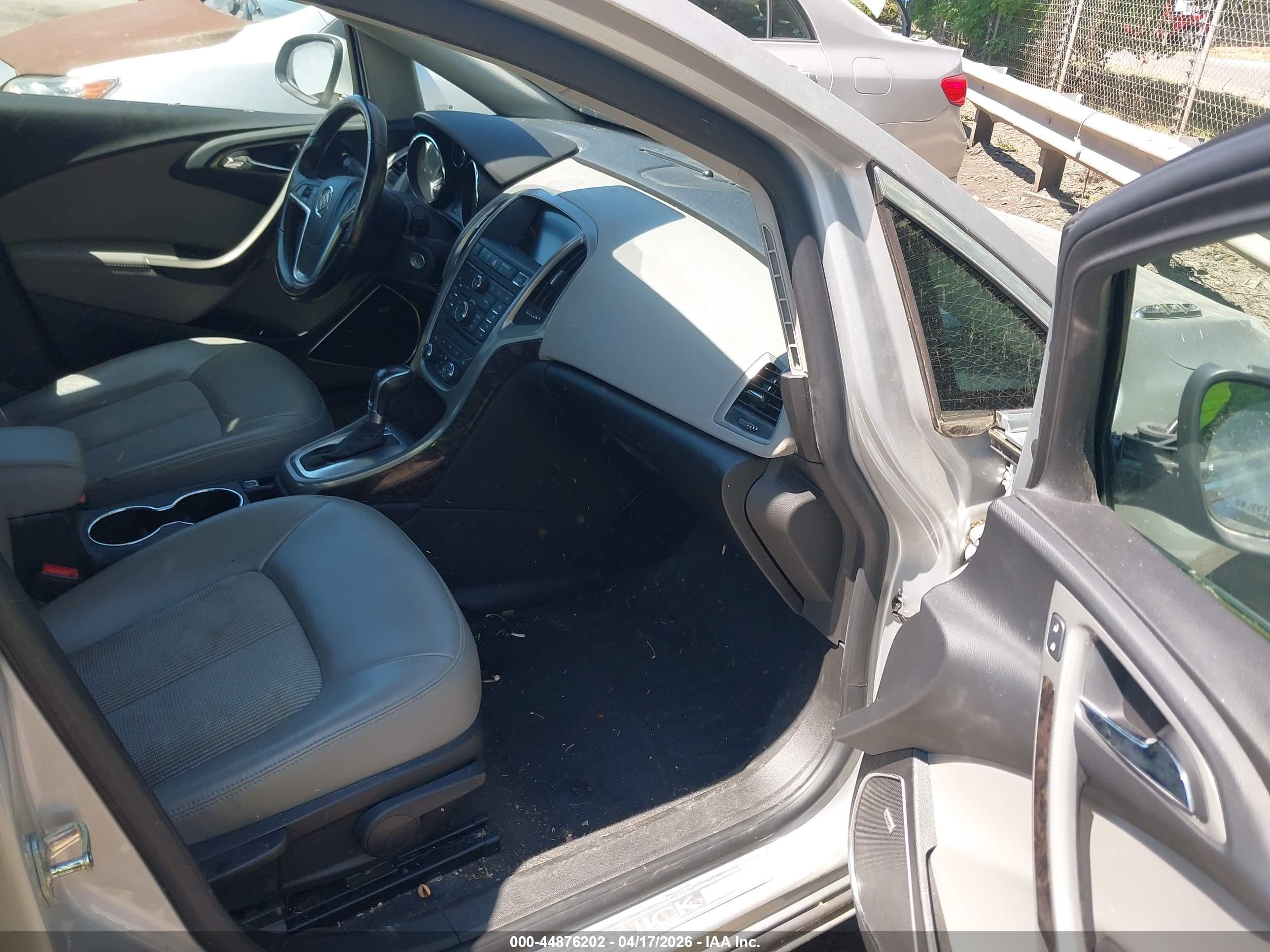 BUICK VERANO image 5