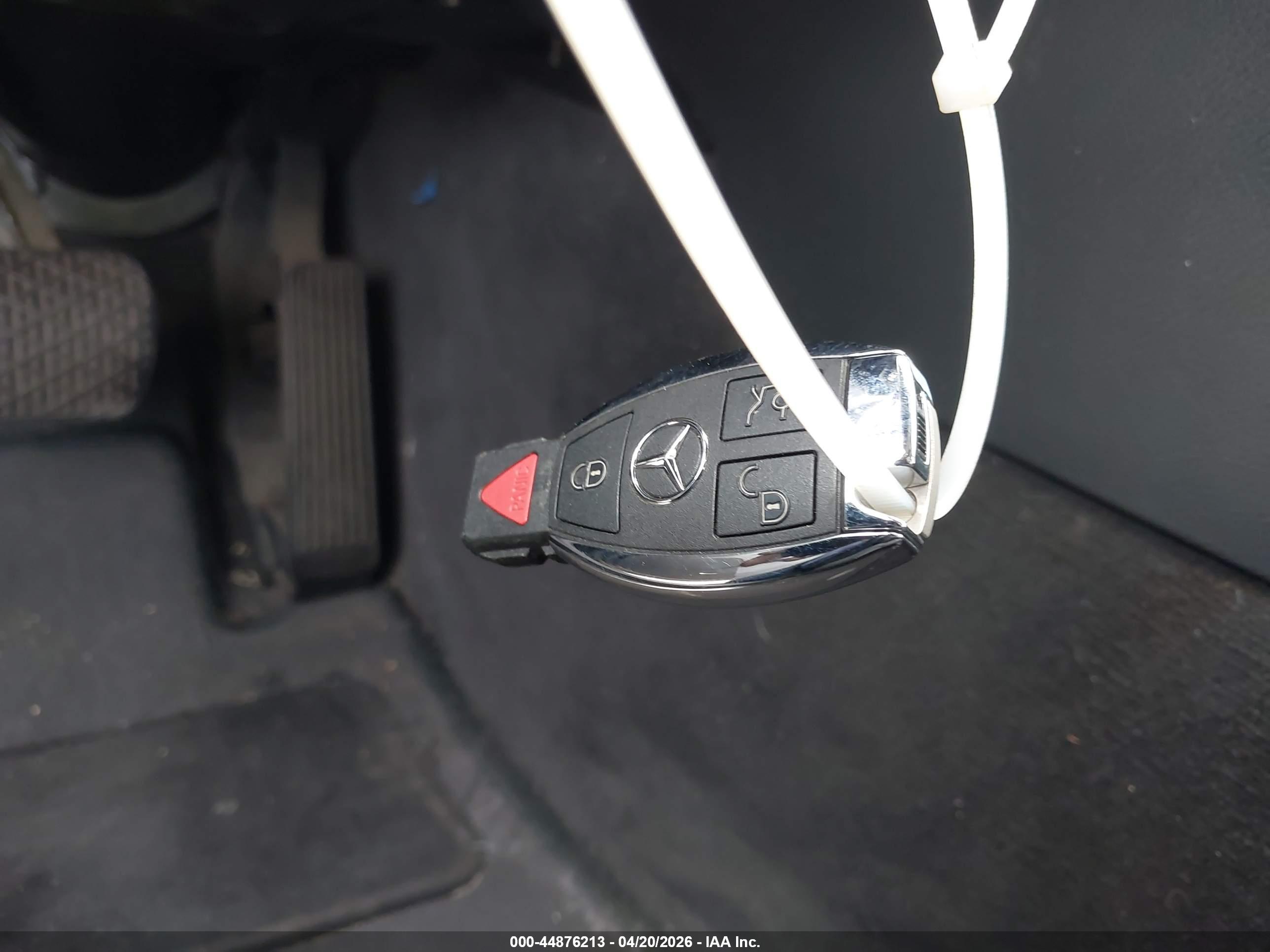 MERCEDES-BENZ E image 11