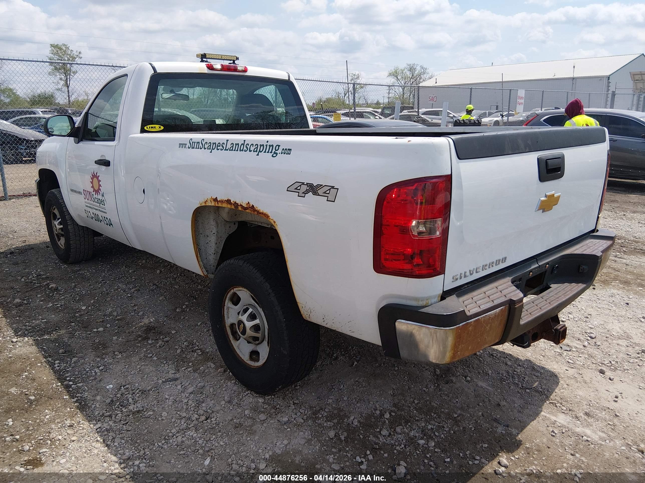CHEVROLET SILVERADO image 3