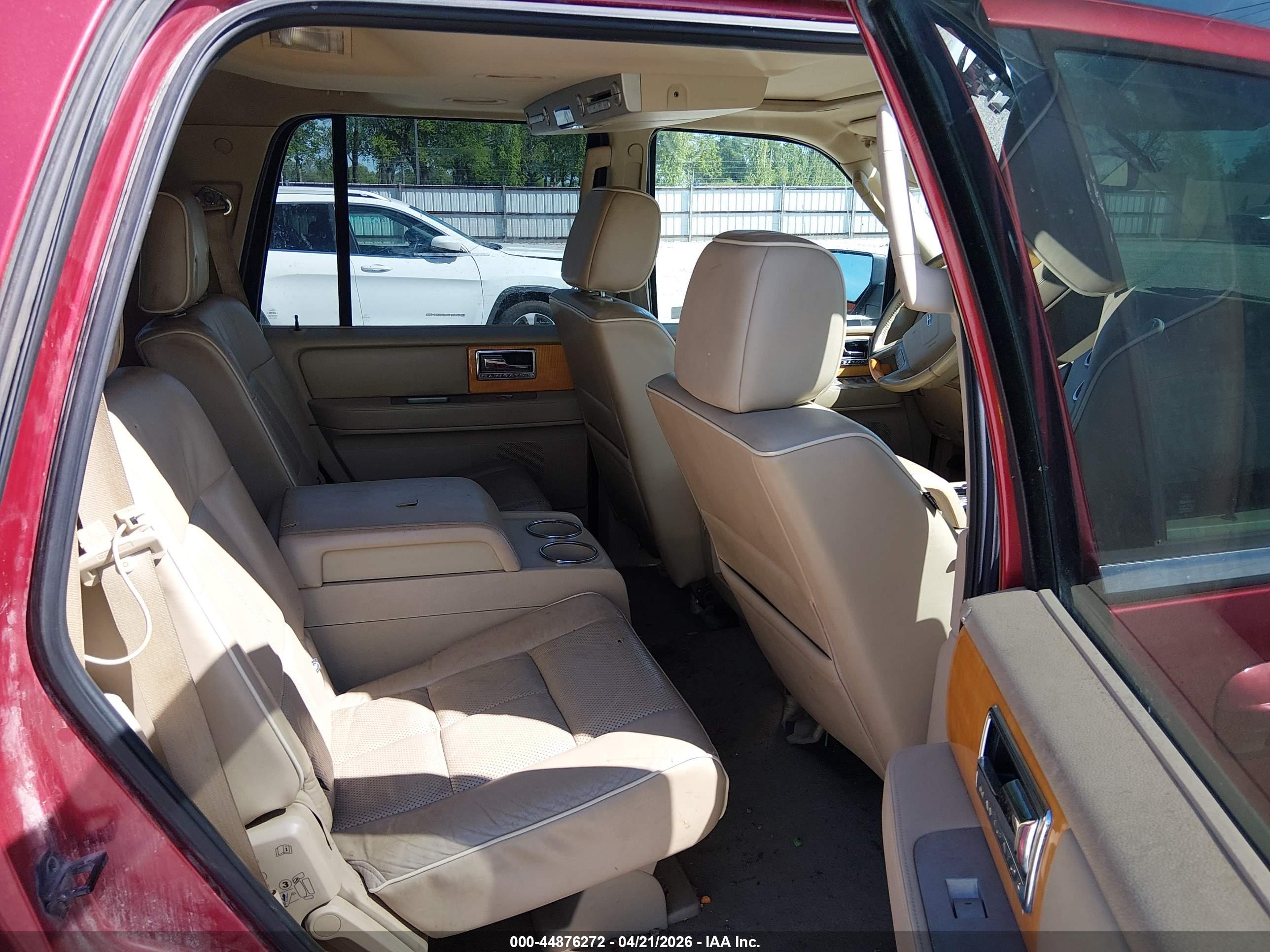 LINCOLN NAVIGATOR image 8