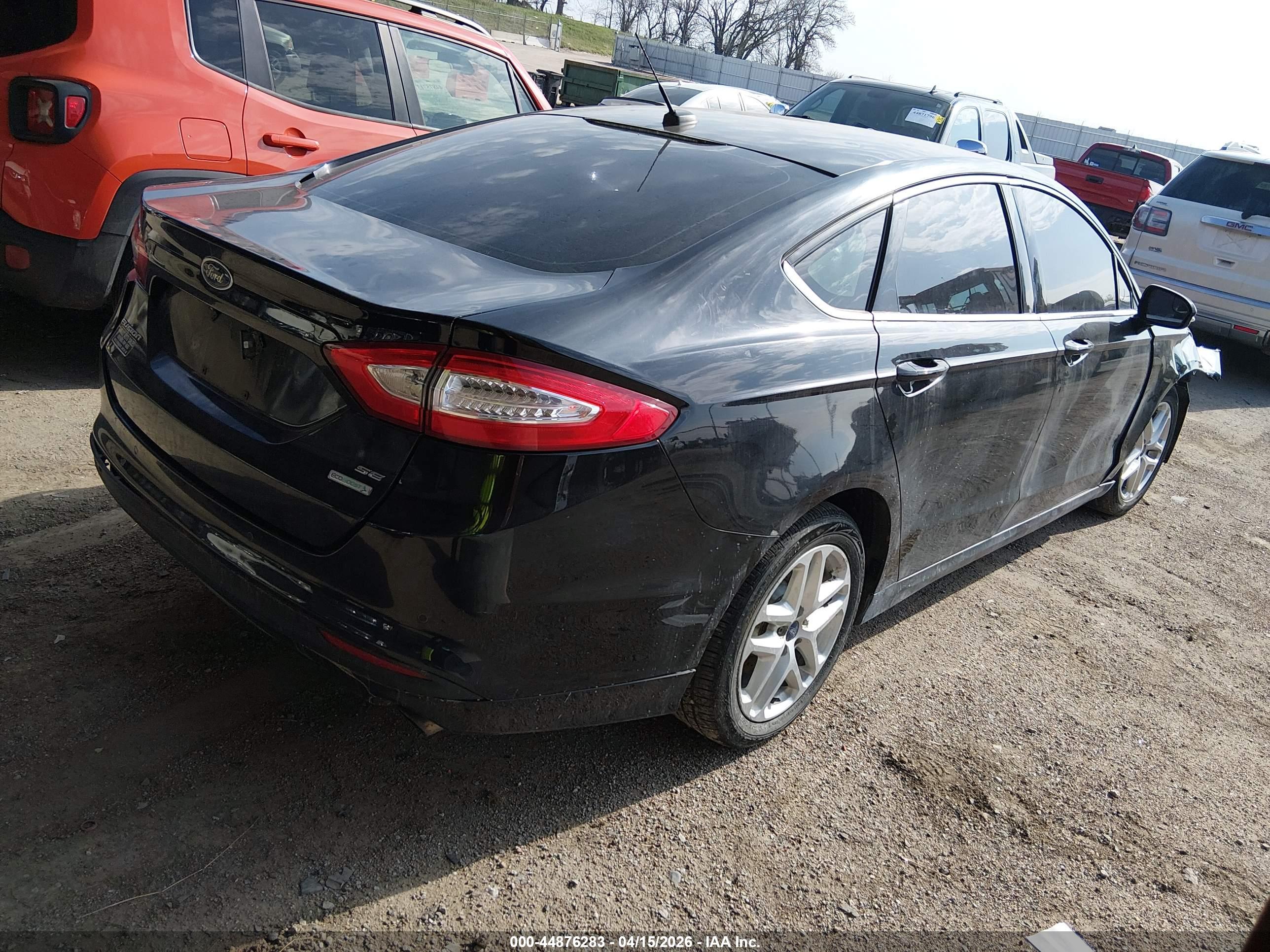 FORD FUSION image 4