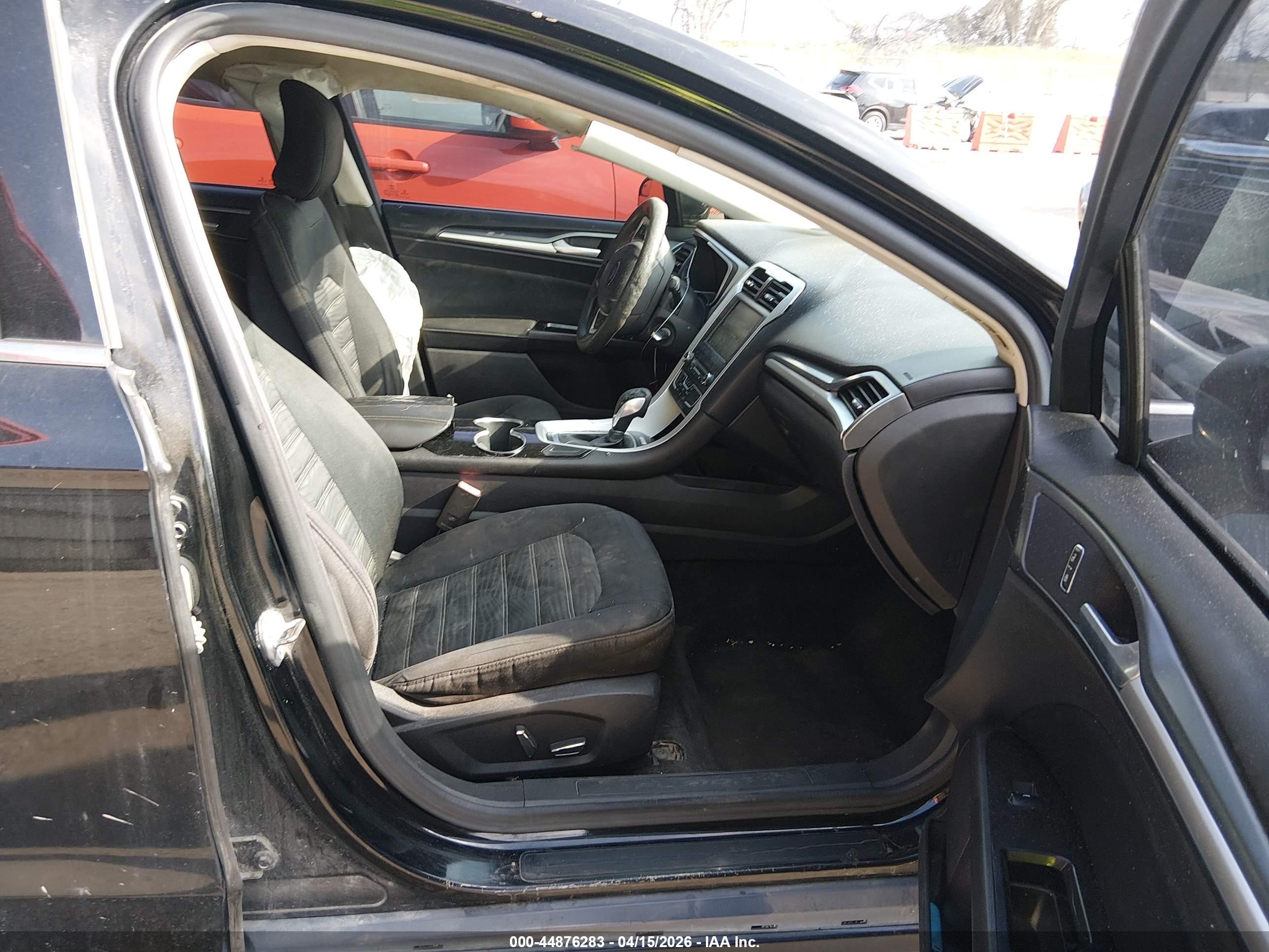 FORD FUSION image 5