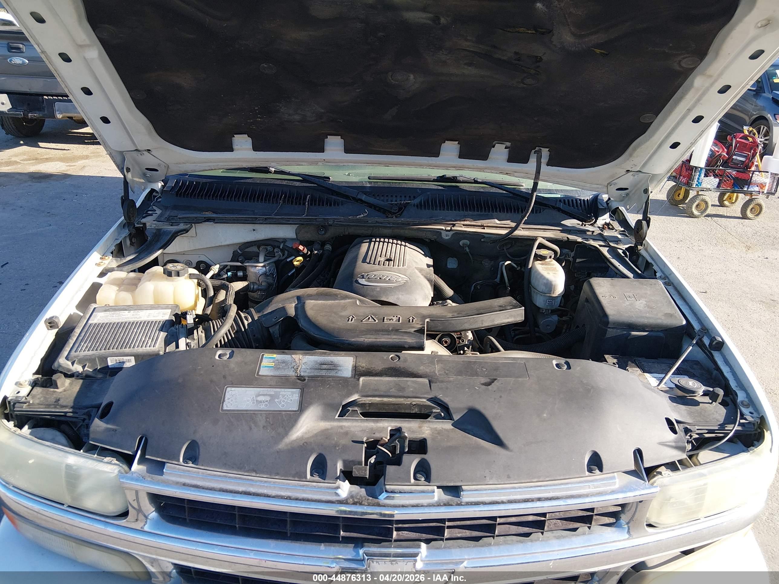 CHEVROLET SUBURBAN image 10