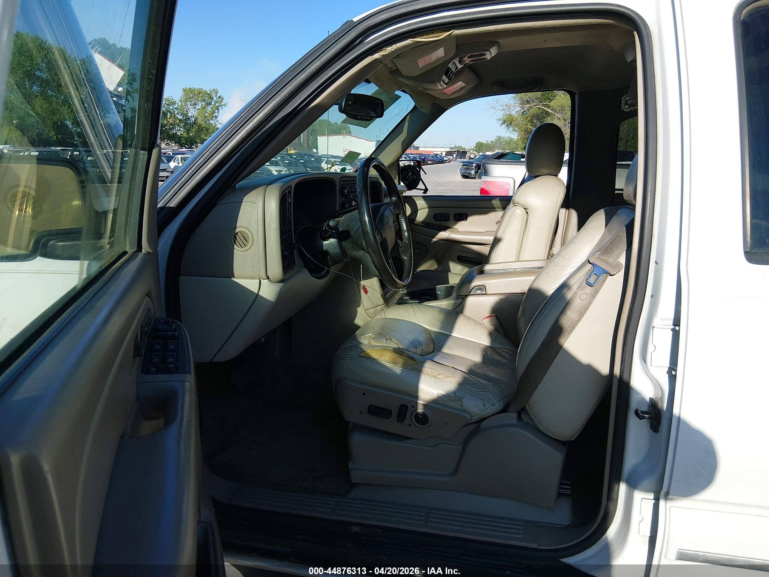 CHEVROLET SUBURBAN image 5