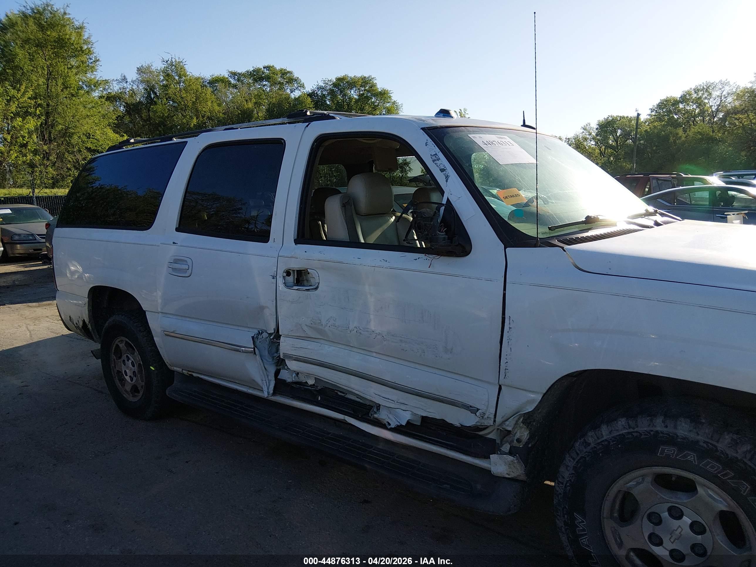 CHEVROLET SUBURBAN image 6